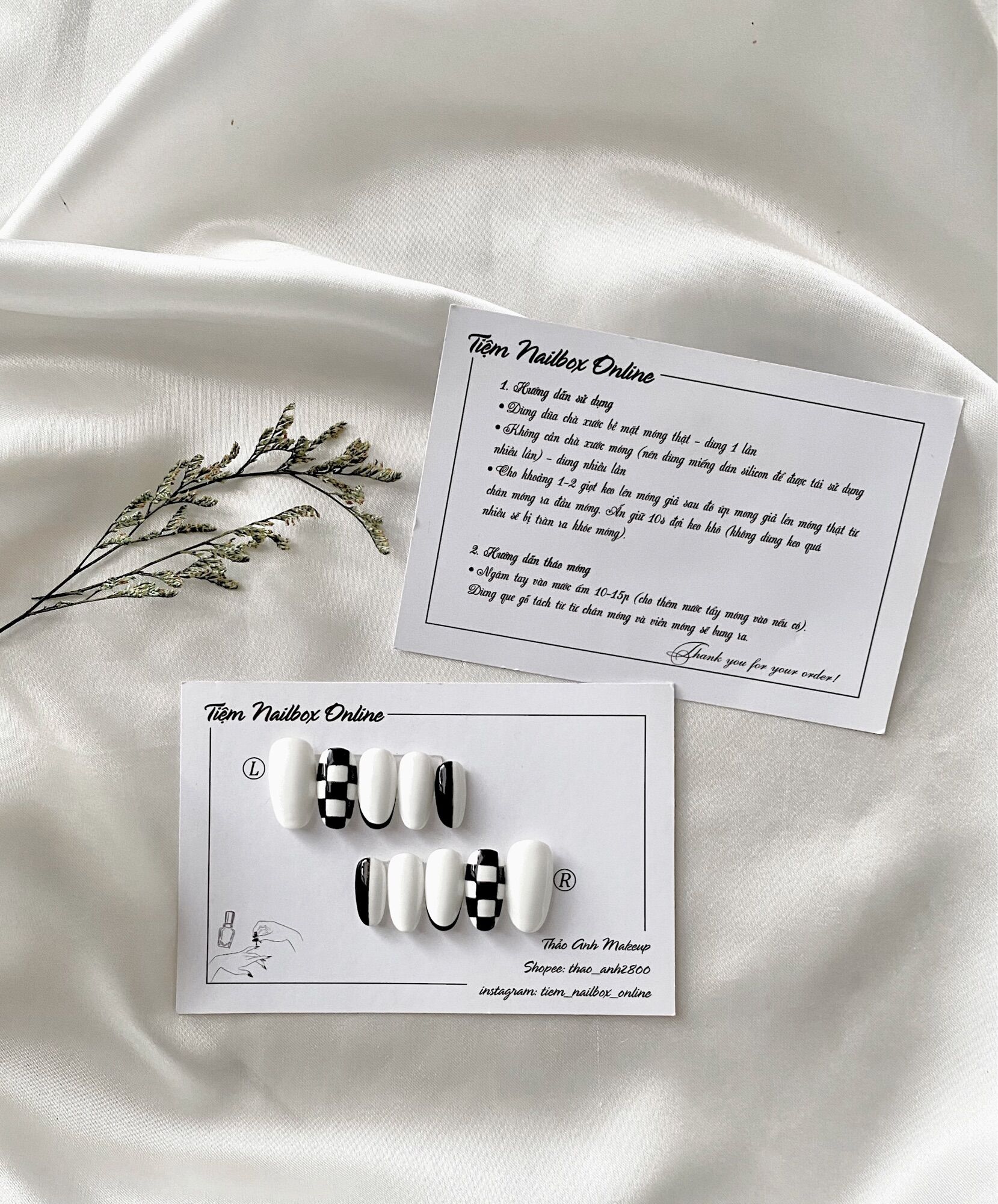 Nailbox trắng đen caro thiết kế