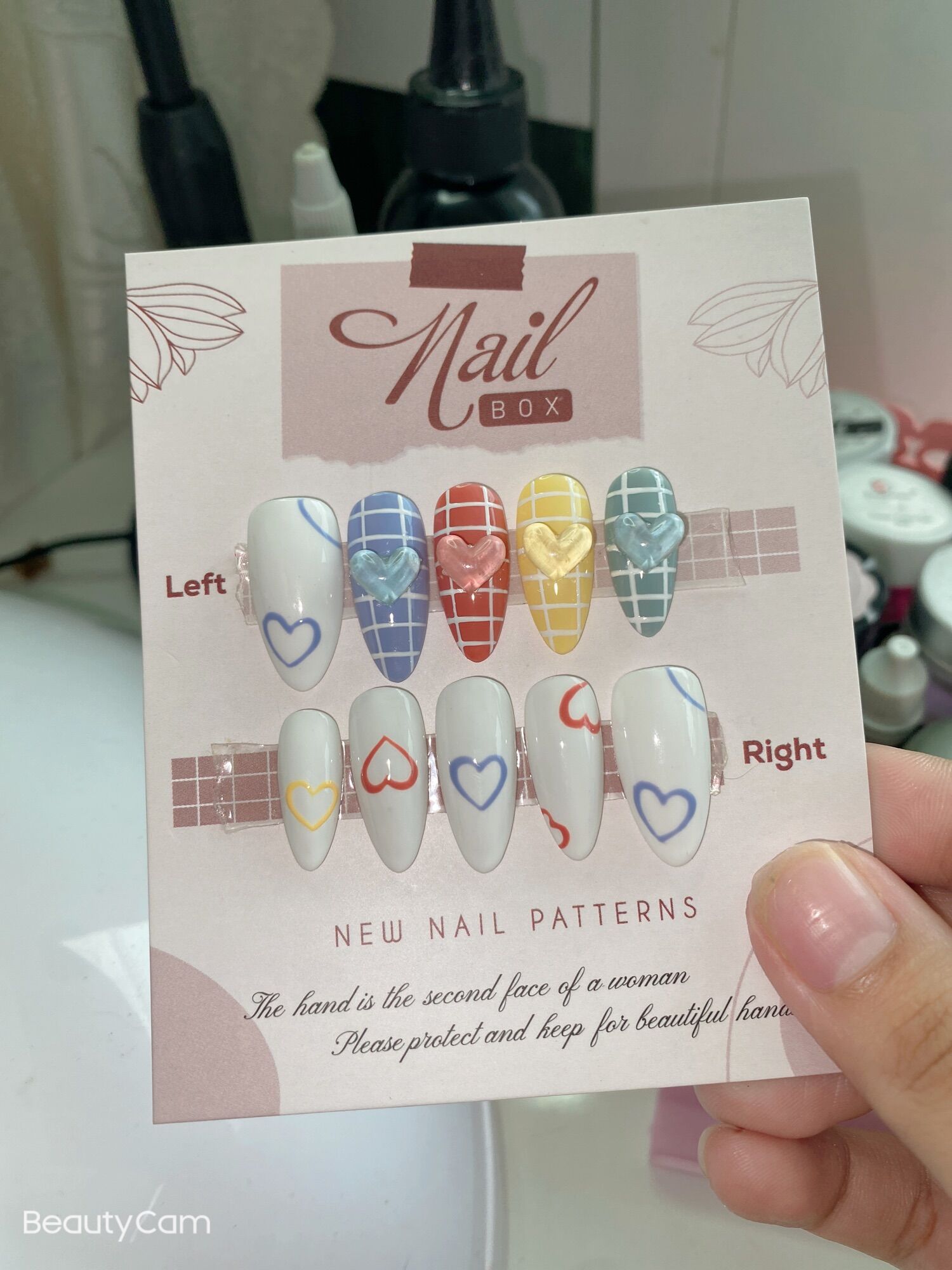 Nailbox thiết kế theo yêu cầu-mẫu nail kẻ đính trái tim thạch siêu dễ thương
