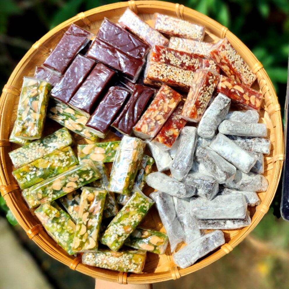 Hộp kẹo quê Xuân mix vị 500g (Kẹo chuối tươi, kẹo gừng dẻo phấn, kẹo chuối đậu gừng, kẹo mè xửng lá dứa)