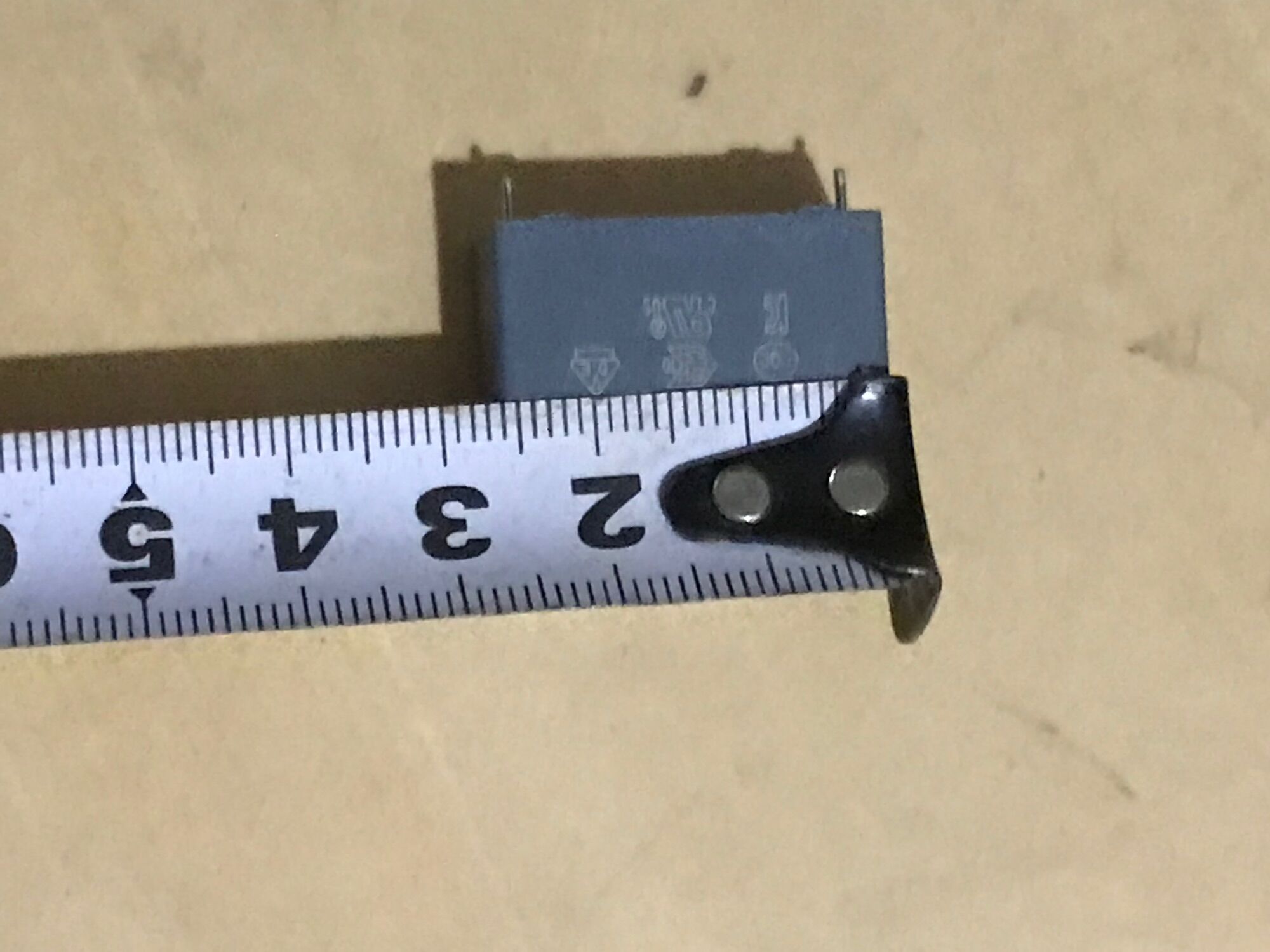 20 Tụ điện 105 k  275 v
