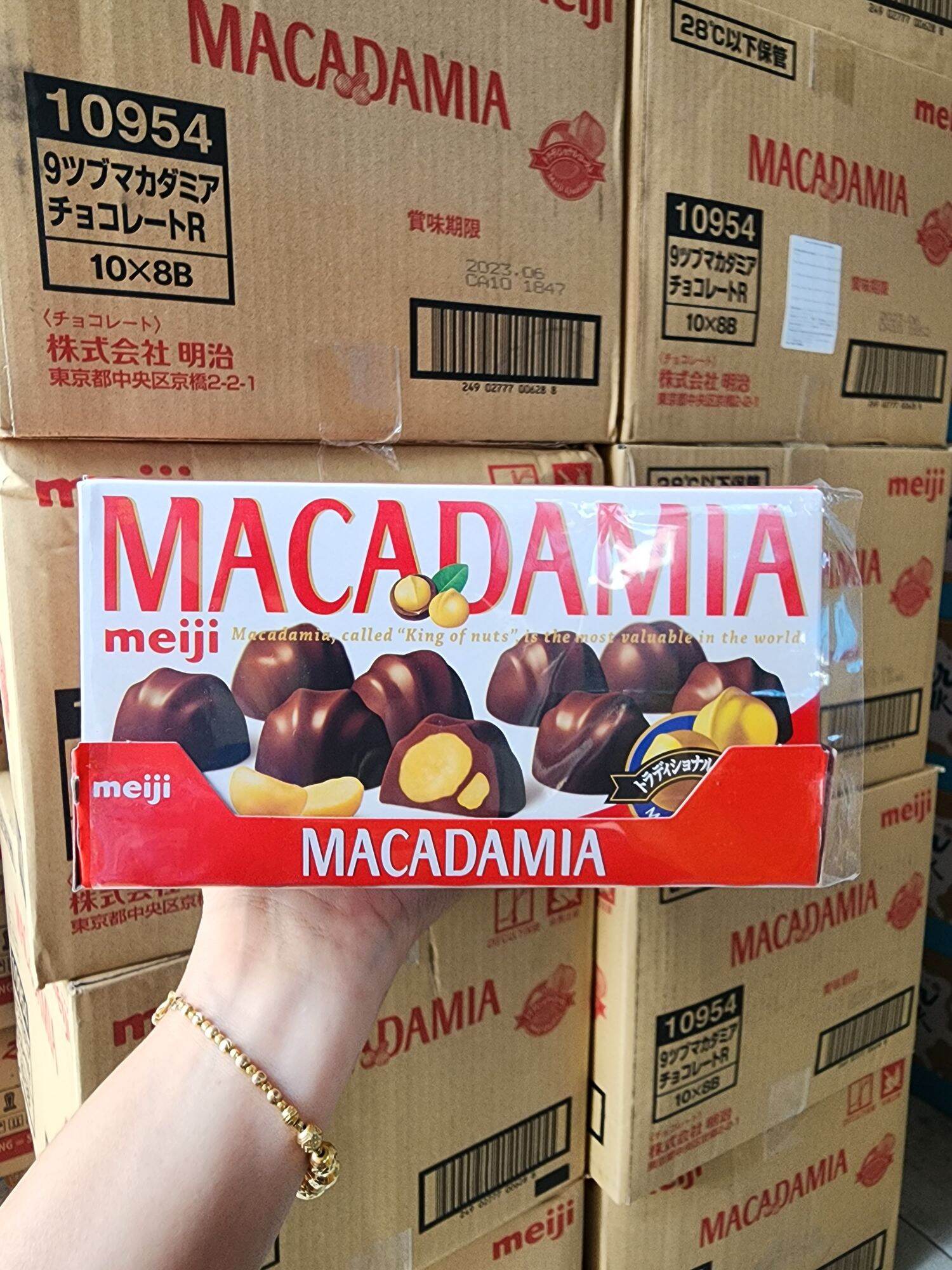 HỘP SOCOLA MEIJI Nhật Bản Macadamia 9 VIÊN.(HSD:6/23)