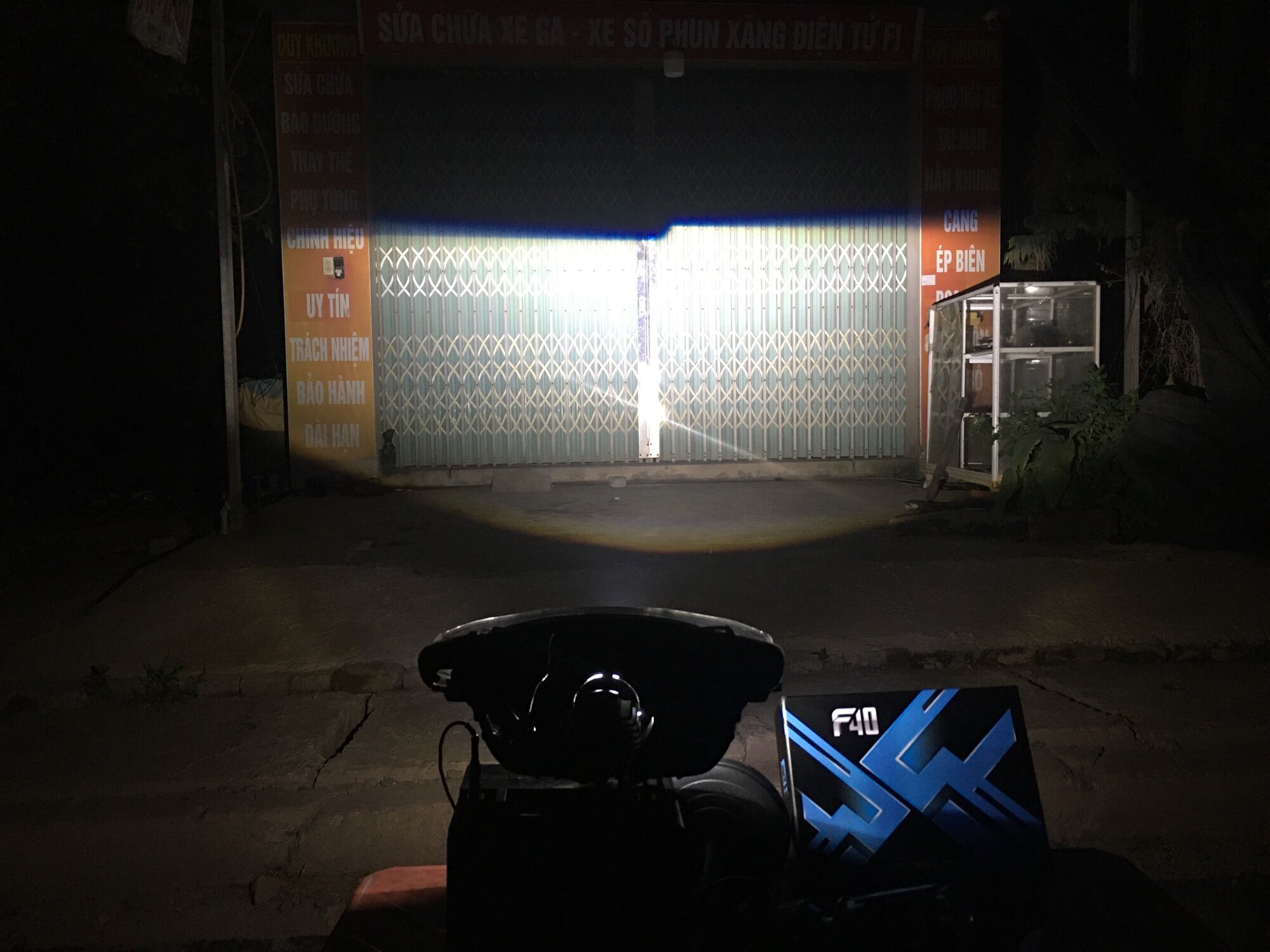Đèn pha led bi cầu mini F40.55W Chân H4 (giá 1 bóng)