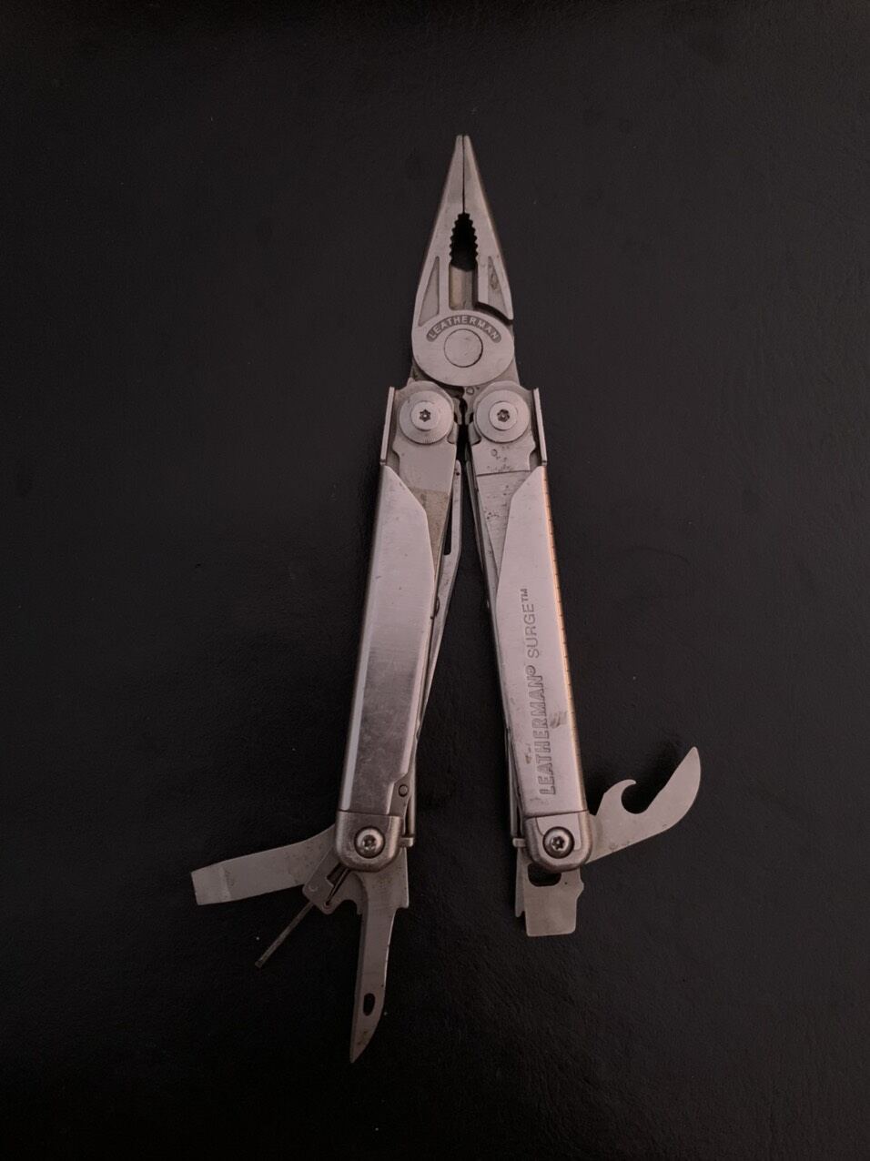Kìm đa năng leatherman Surge.( bị thiếu tool , như hình)