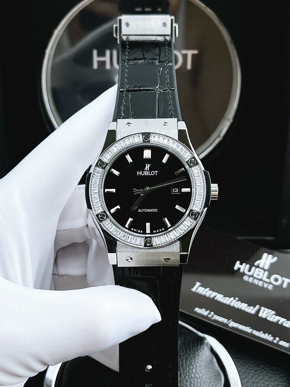 Đồng hồ nam Hublot viền đá size 42mm