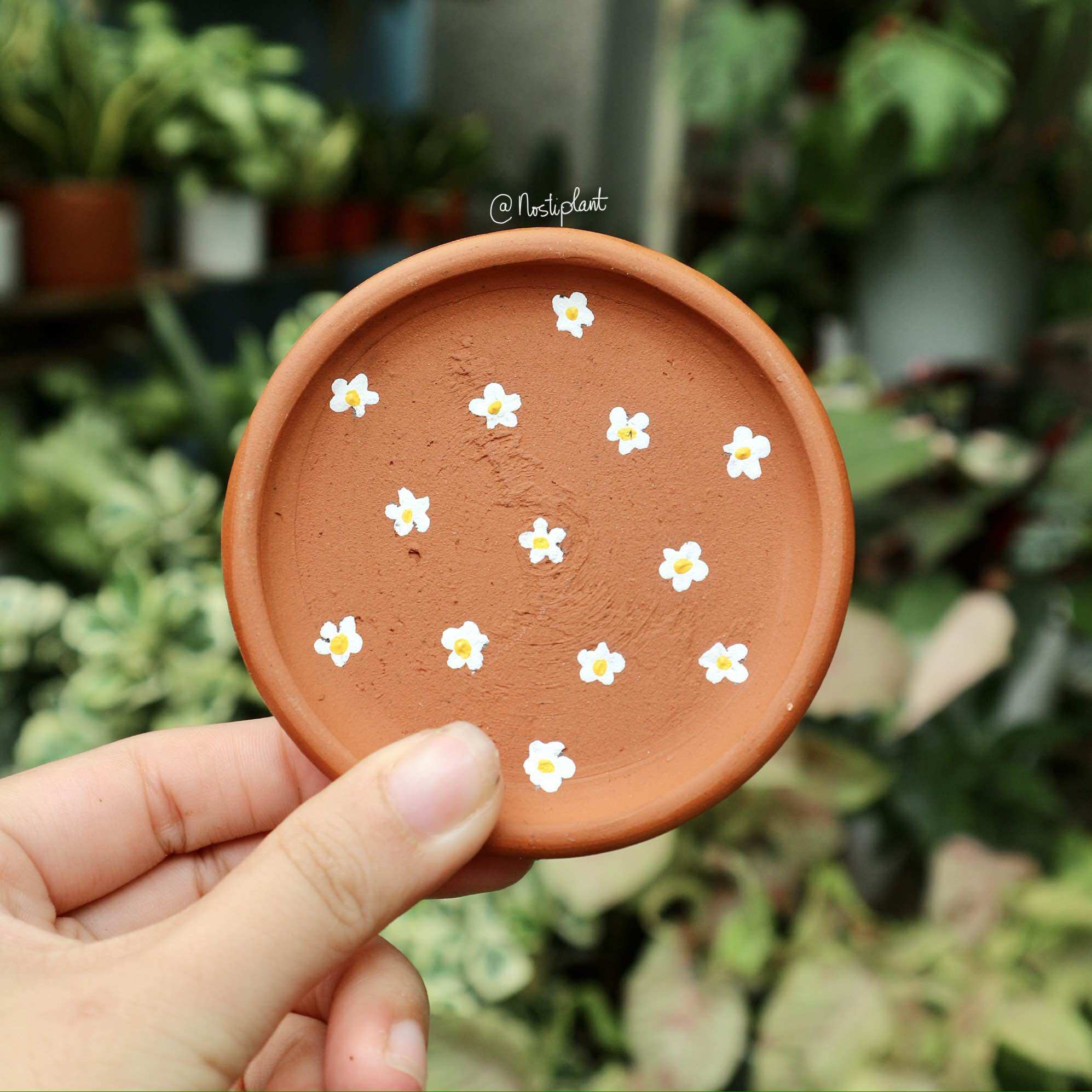 Chậu đất nung vẽ hoa thủ công