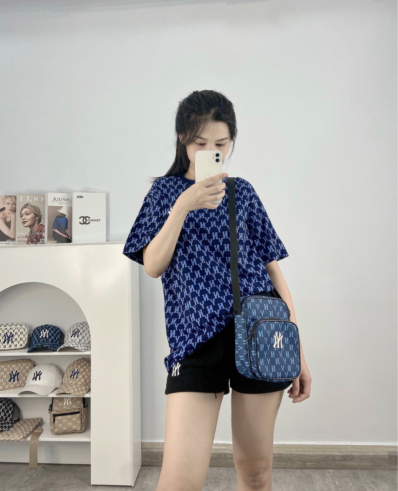 [3-5/8 Hoàn Tiền 25%]Túi đeo chéo NY monogram rainbow full tem tag