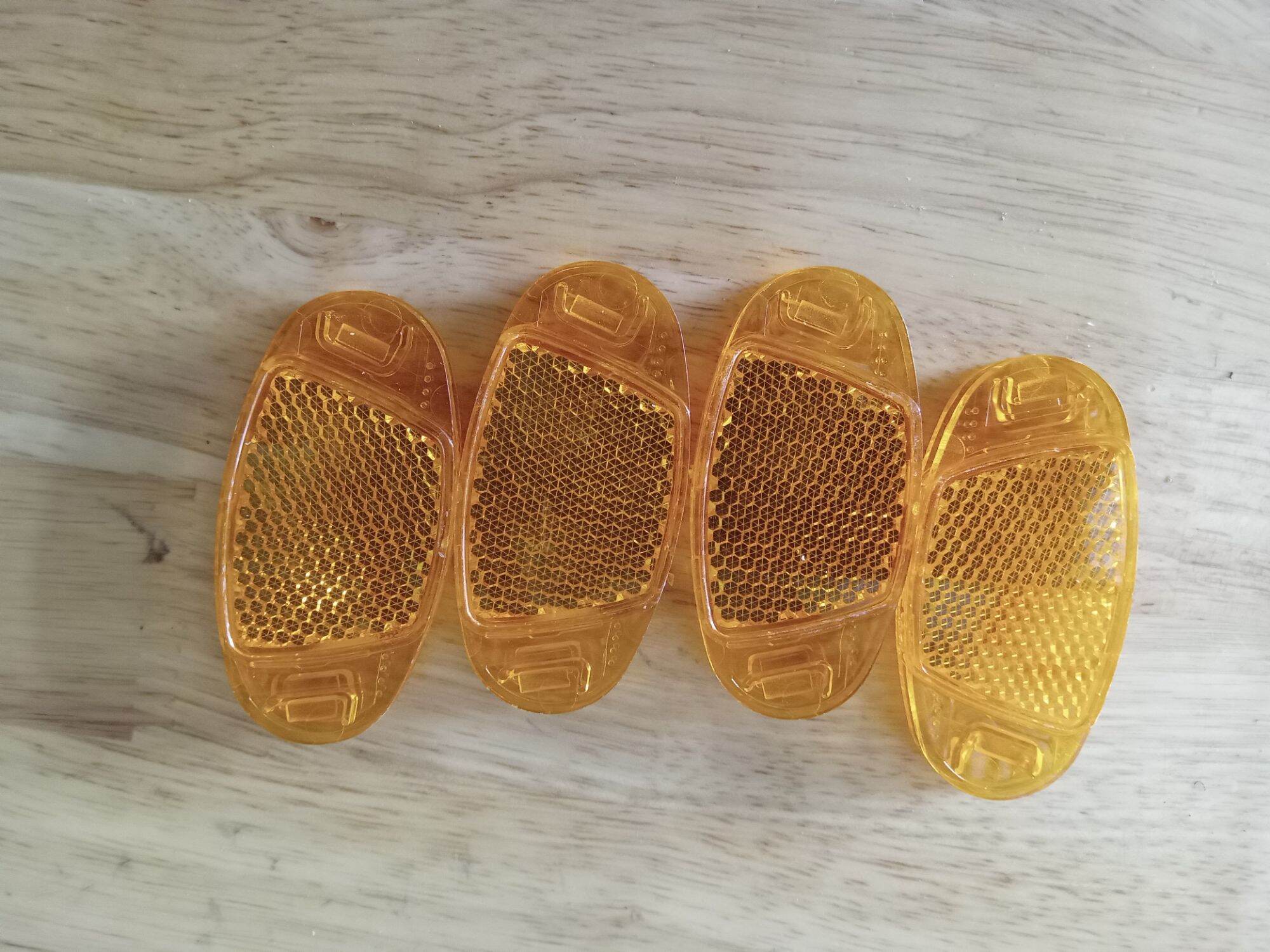 2 cái mắt mèo phản quang bánh xe đạp mới