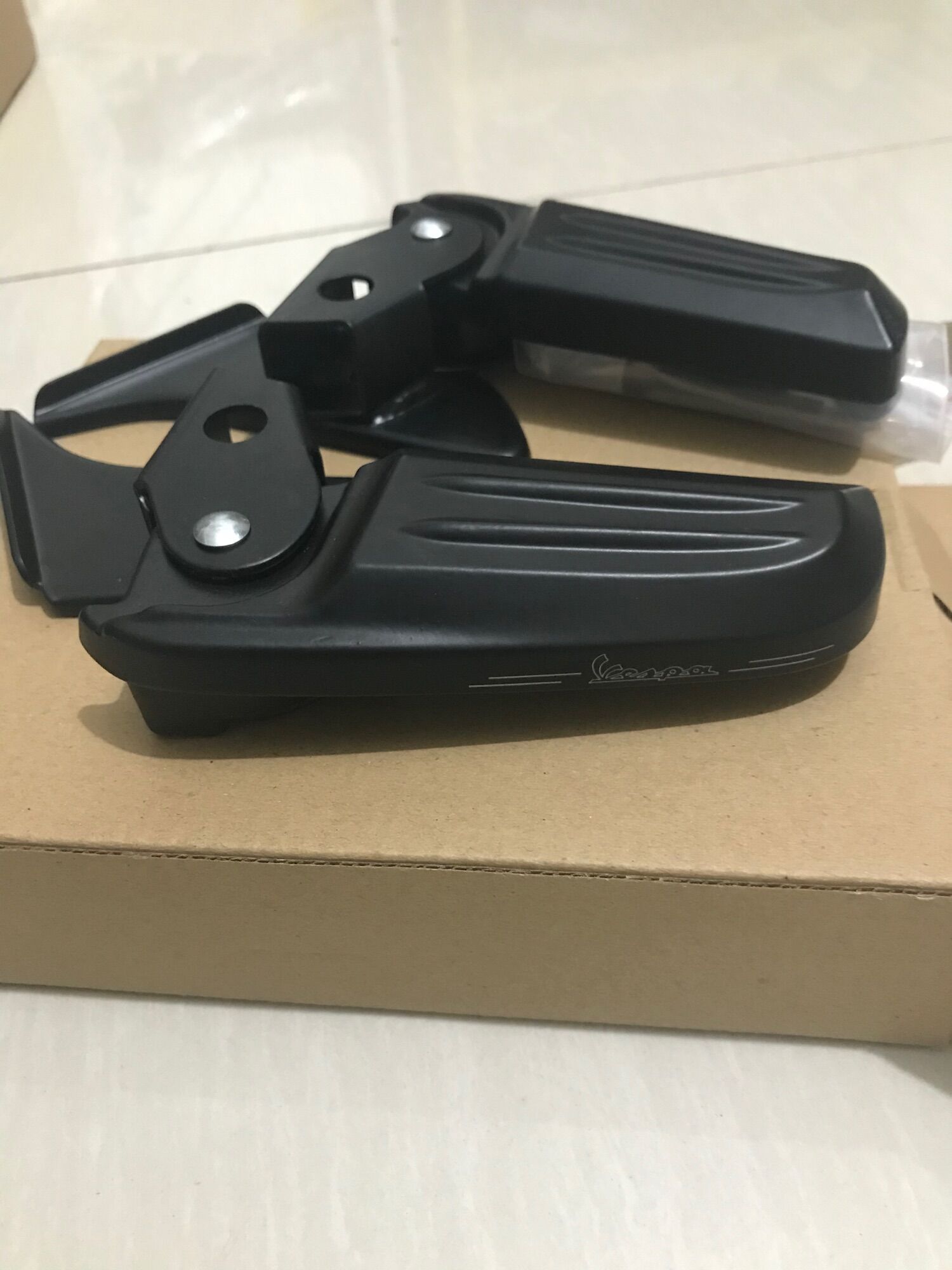 Gác chân Vespa Sprint Prima
