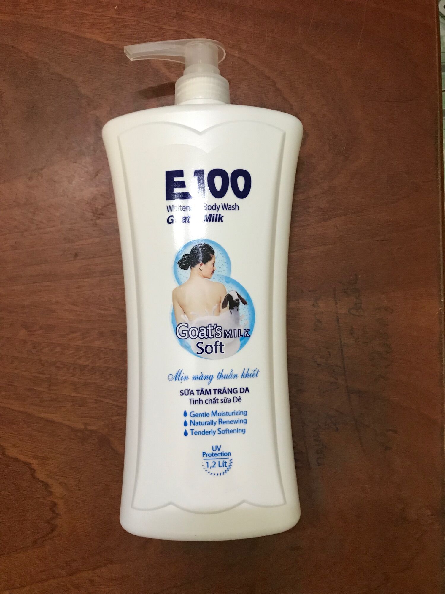 Sữa tắm trắng da E100 1,2L - màu trắng