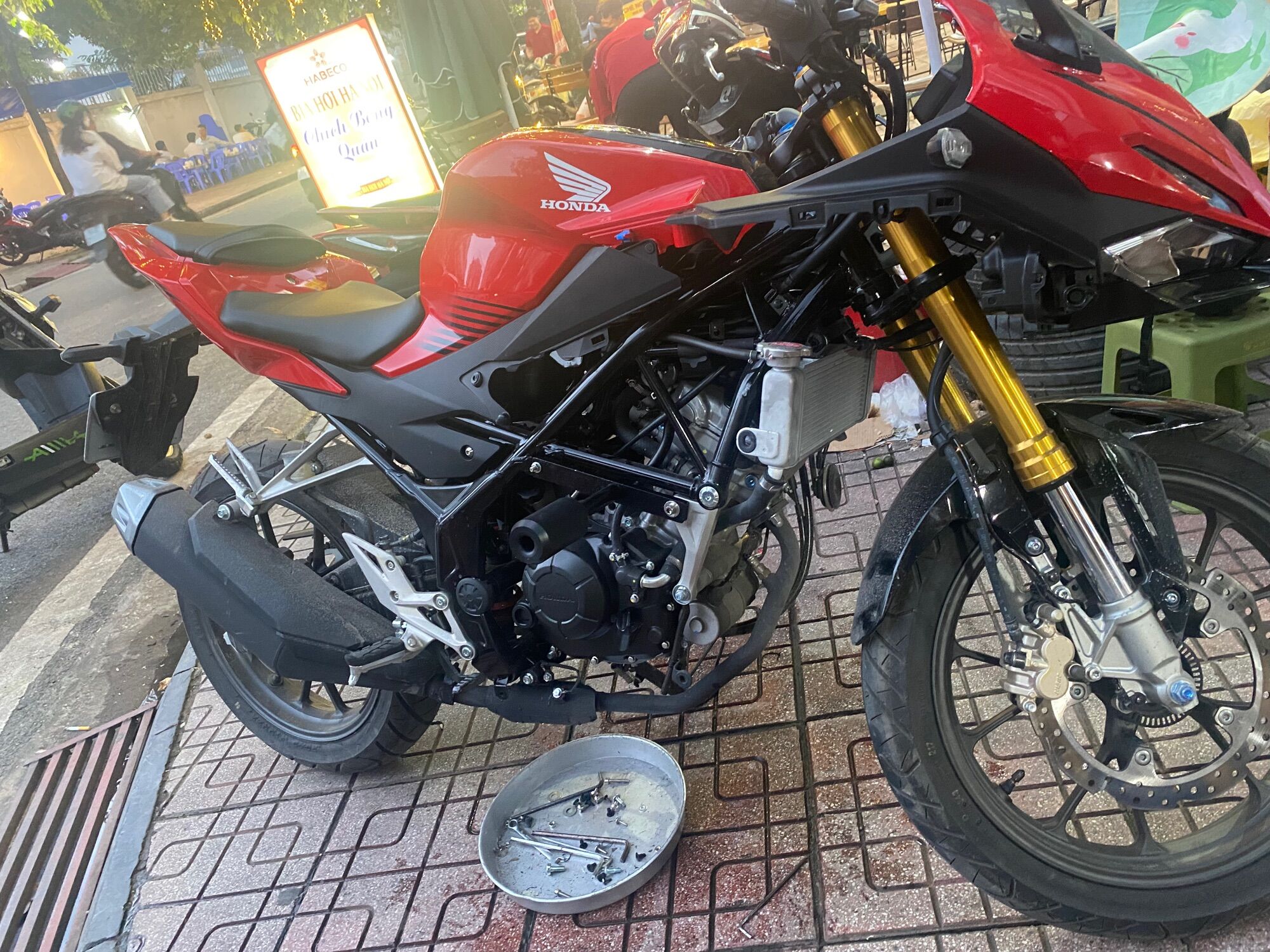 Chống đổ khung sườn CBR 150 2021 ( ko khoan nhựa)