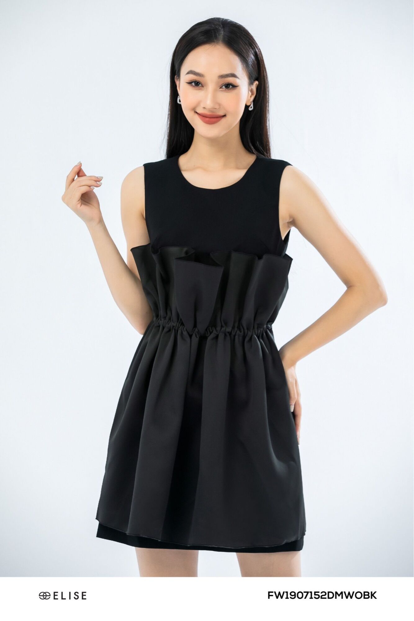 Elise Đầm đen bèo eo size M mất tag