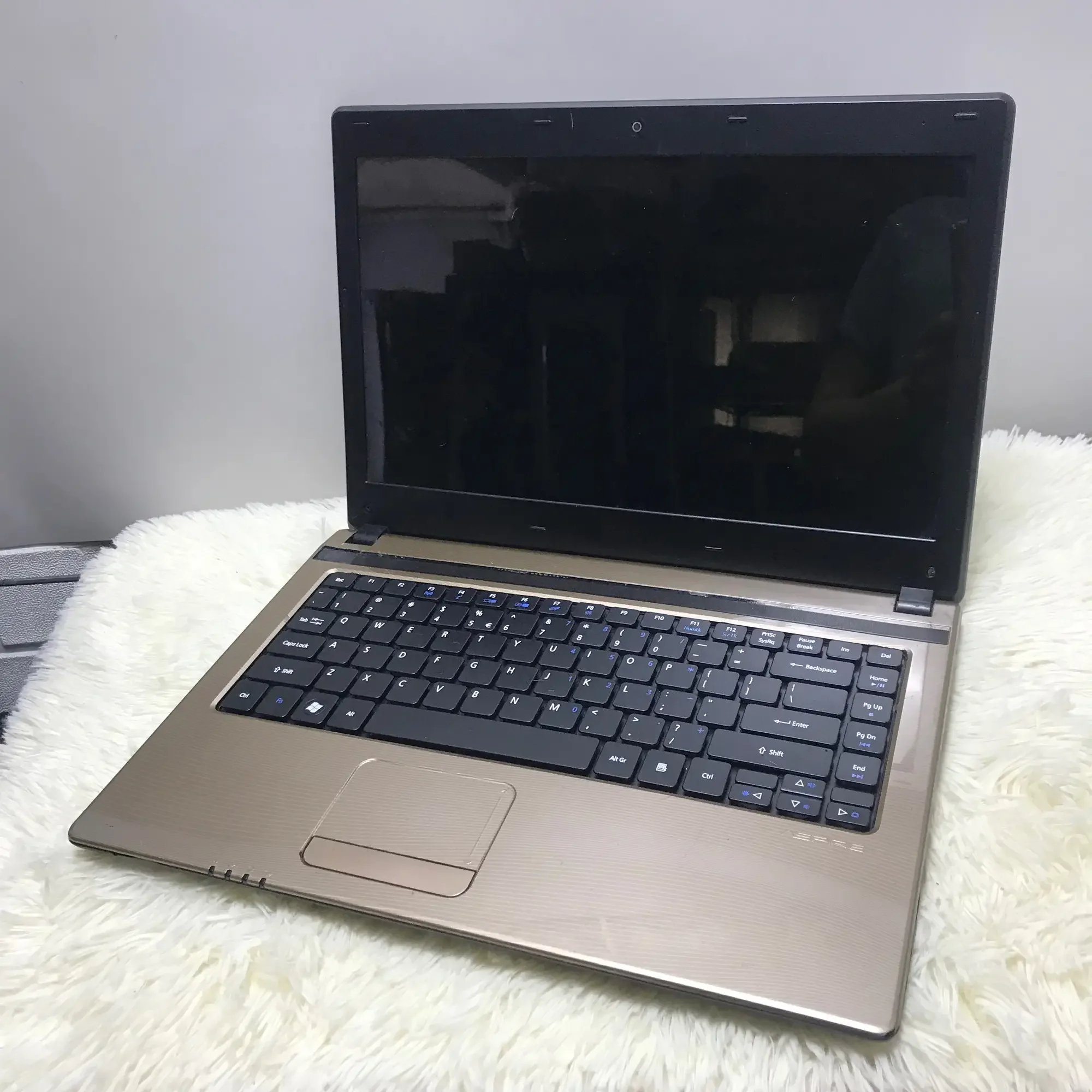 Laptop Acer Aspire 4743 Siêu Mượt Core i5 Ram 4Gb, SSD 128GB Win 10 Pin Mới ( Mới 98% )