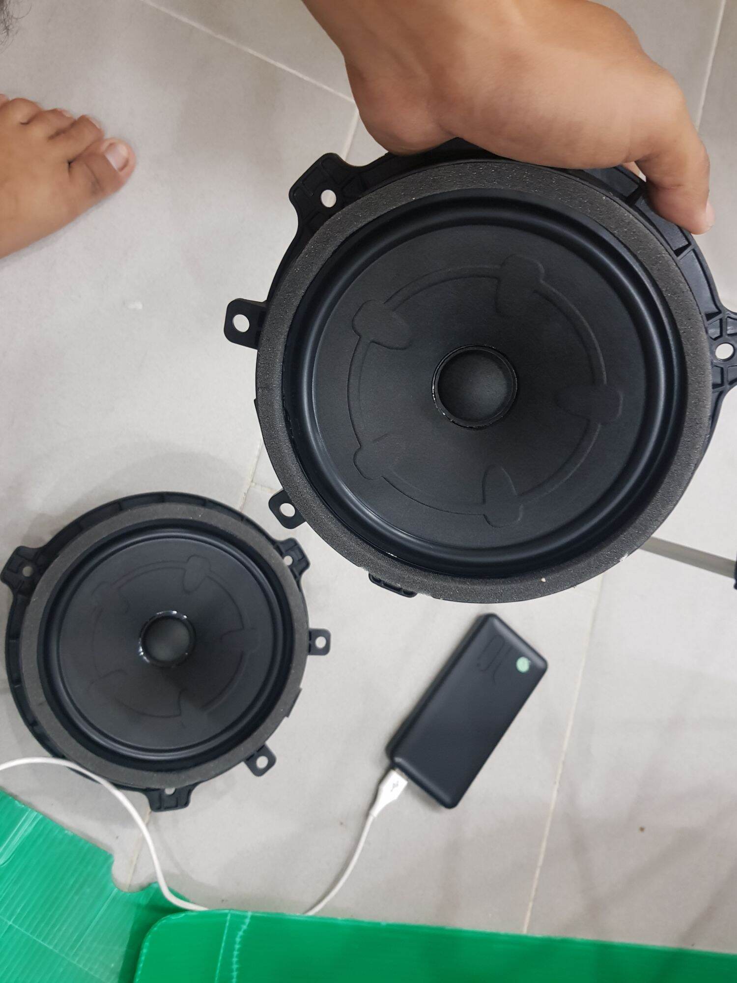 Loa cánh cửa xe hơi ô tô huyndai santafe size 16cm