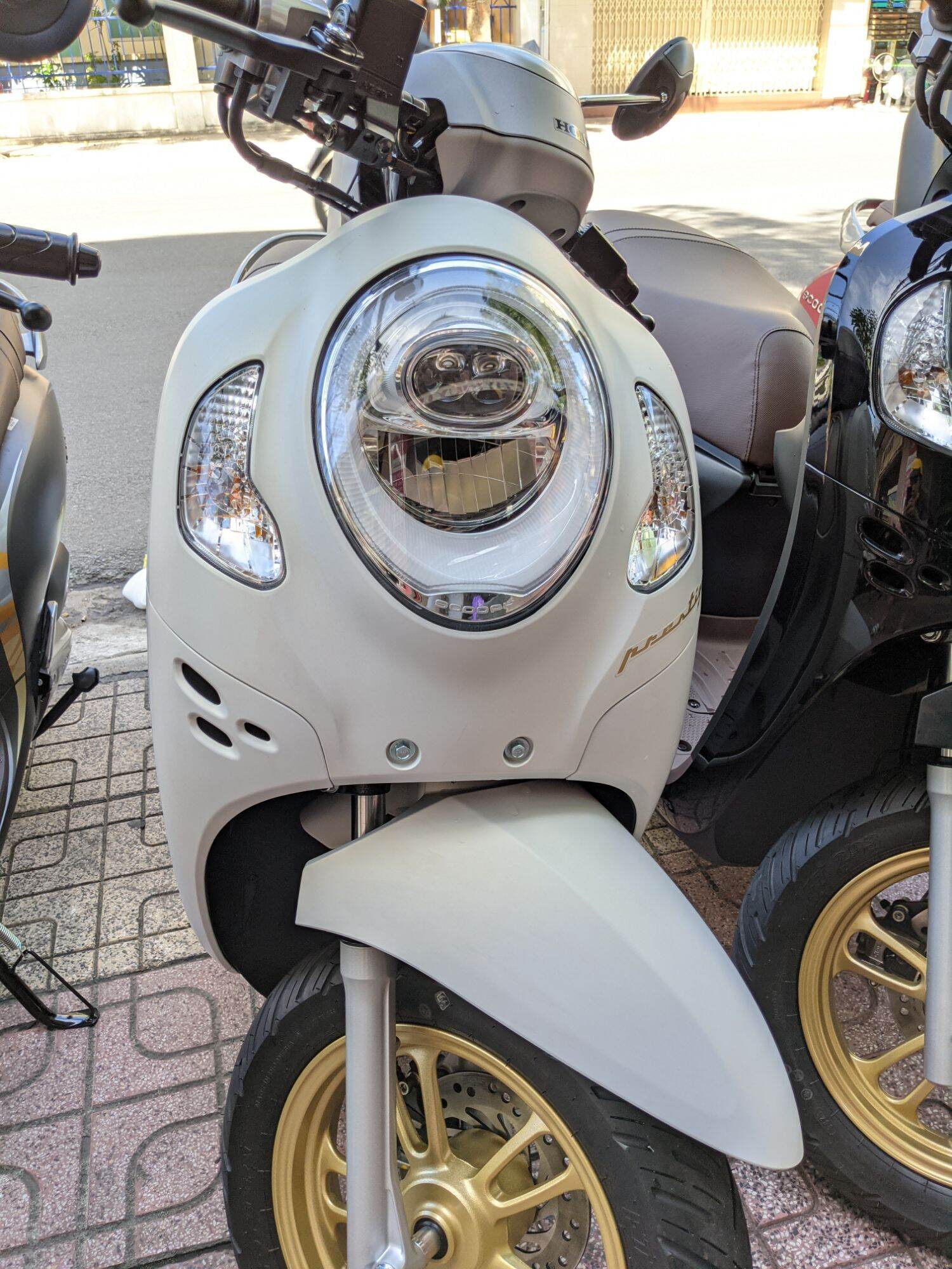 Mica đèn xe Scoopy 2022