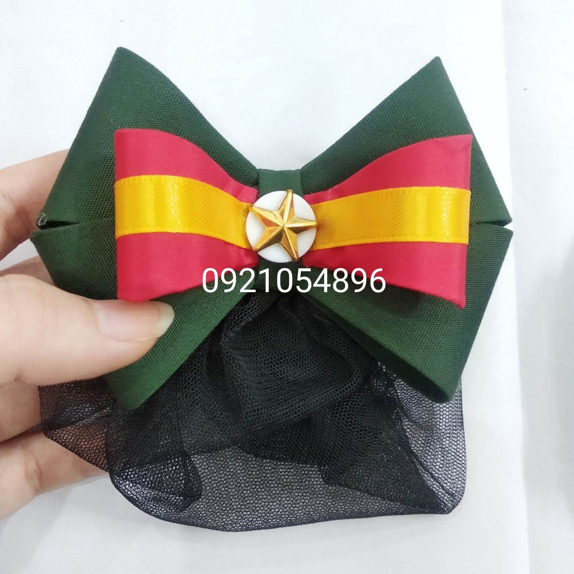 Búi tóc gắn nơ cho bộ đôi, quà tặng ý nghĩa