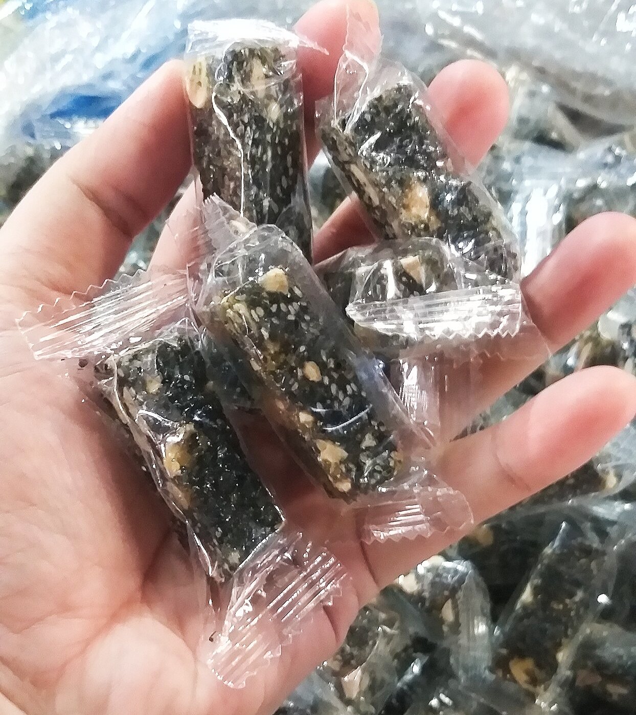Kẹo THÈO LÈO Mè Đen cốt dừa thơm béo-500gram