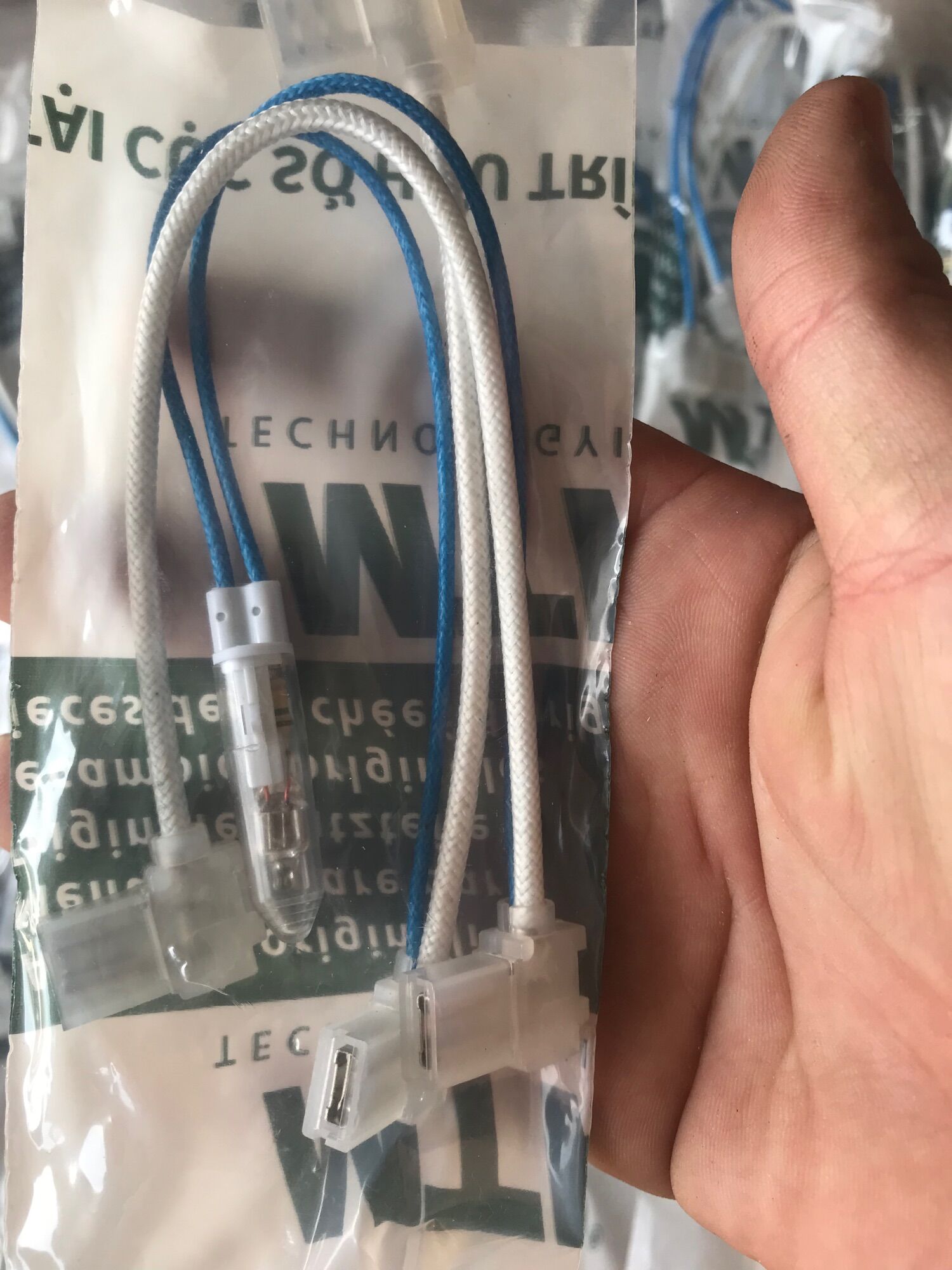 Bộ Dây Zắc + Đèn Bình Nóng Lạnh Ariston