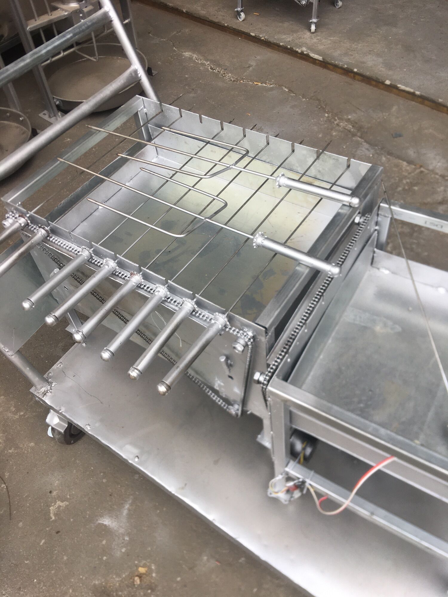 Máy nướng thịt 9 xiên và 2 xiên gà