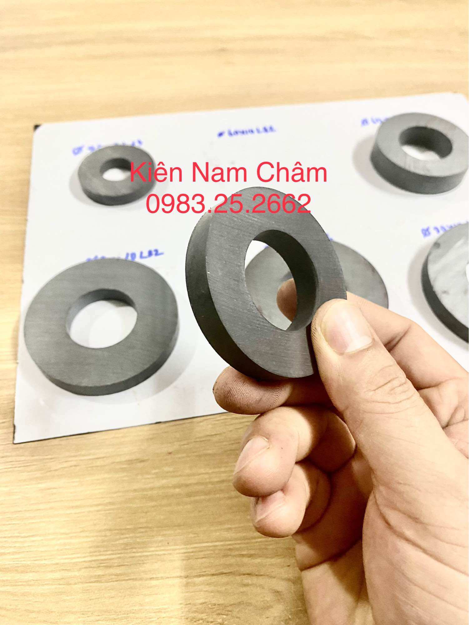Nam châm vĩnh cửu có lỗ nhiều kích thước