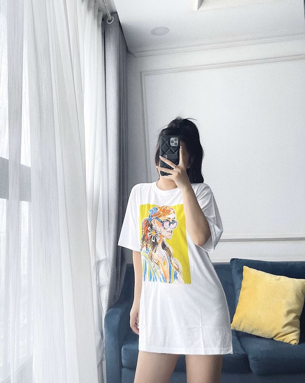 Áo phông hình cô gái đội khăn