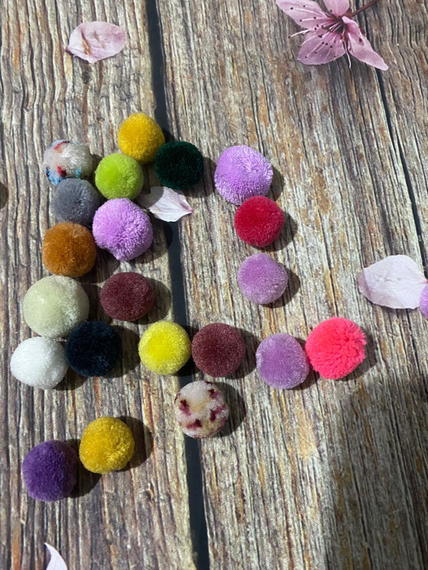 Gói 20 hạt pom pom mix màu