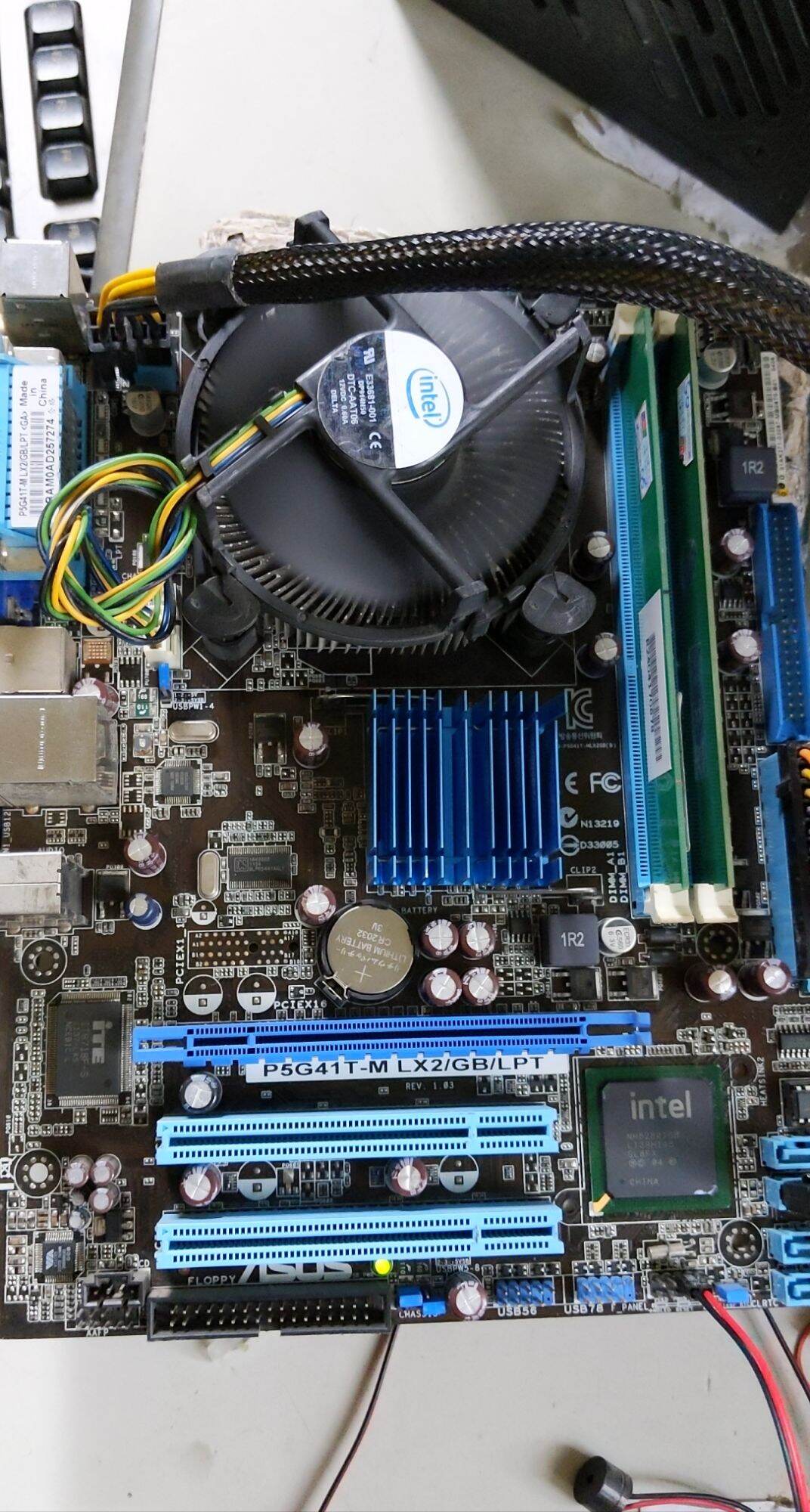 combo main g41, ram 4gb, chip e8400, ổ 320gb, nguồn cst, usb wifi...