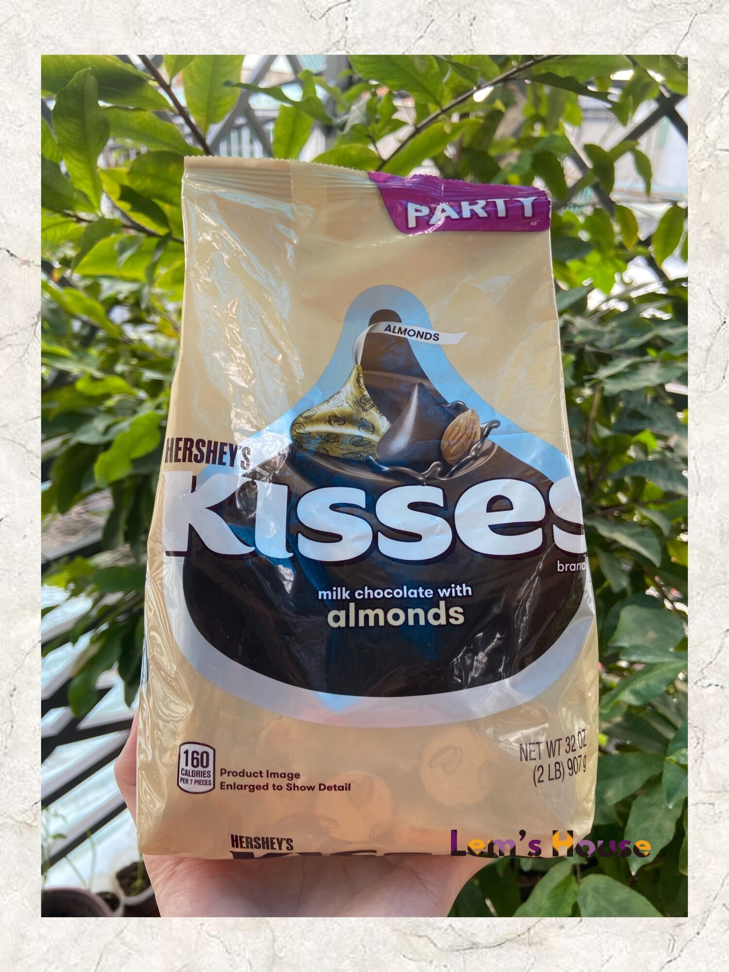 [HCM] KẸO SOCOLA SỮA VS HẠNH NHÂN SIZE LỚN KISSES MILK CHOCOLATE WITH ALMONDS