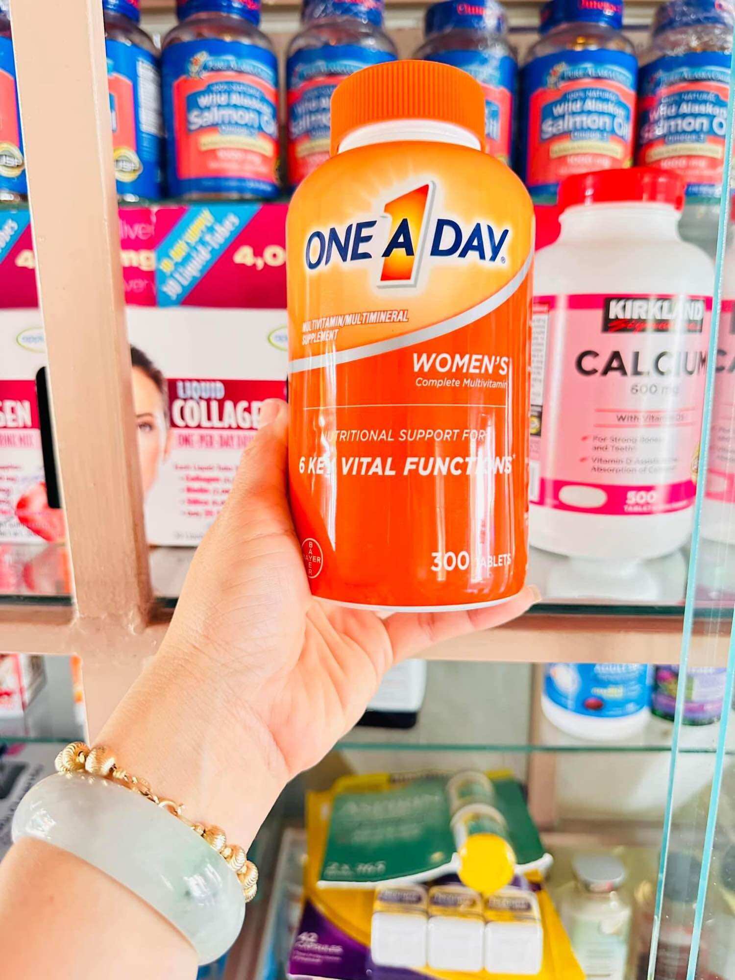 Vitamin tổng hợp nữ Kirkland Signature One A Day Women Multivitamin 300 Viên Của Mỹ