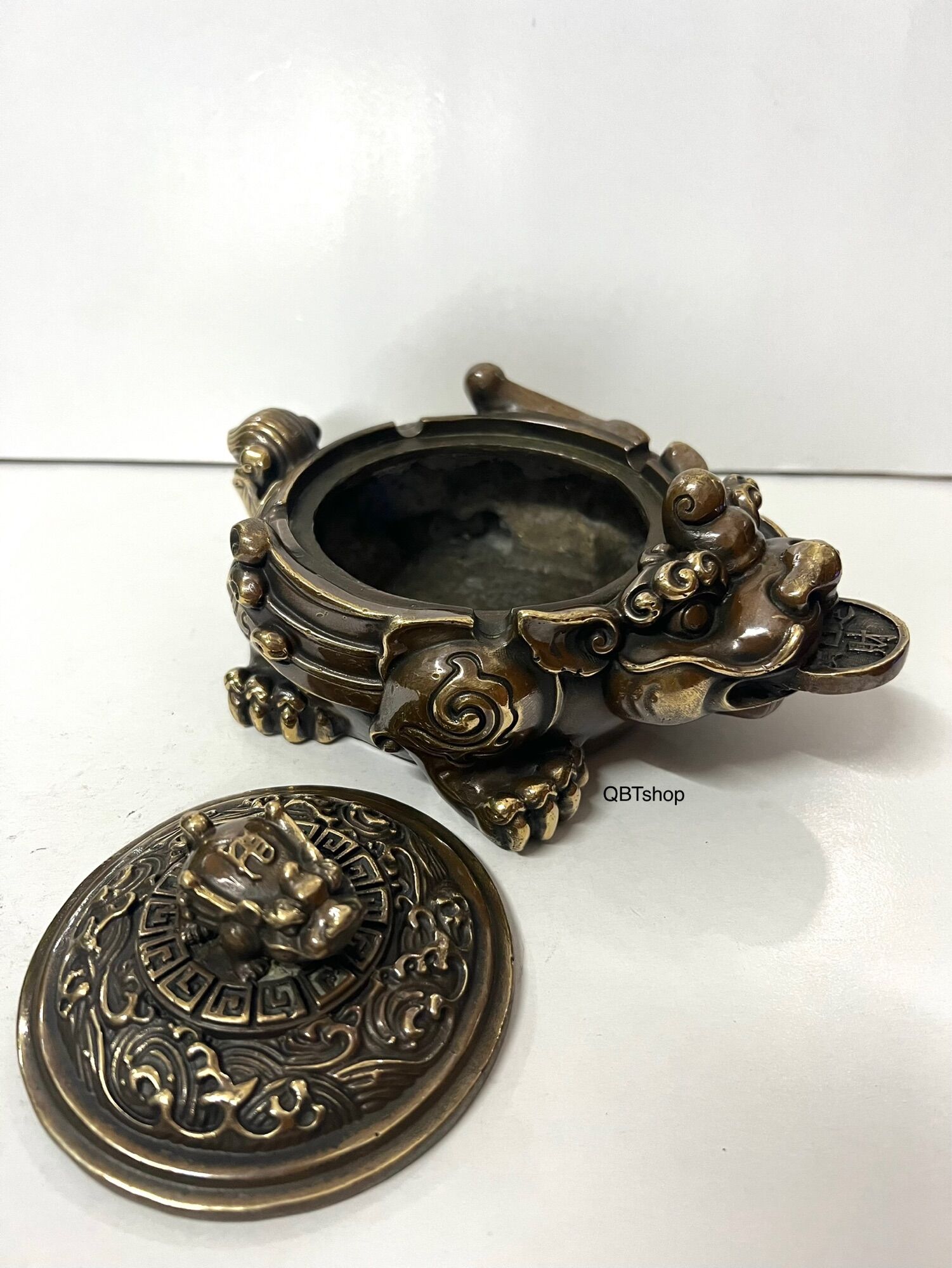 Gạt tàn tỳ hưu bằng đồng