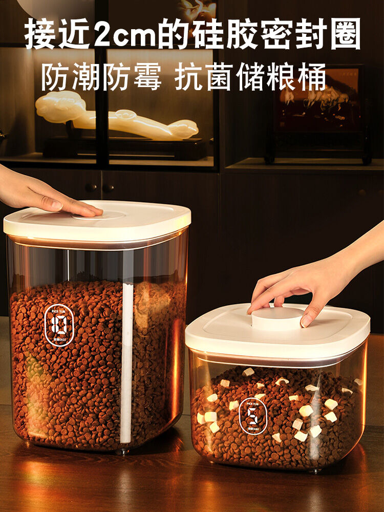 Sealed Pet Food Storage Bucket for Cats and Dogs Giá  333,000 Đồng*Miễn phí vận chuyển