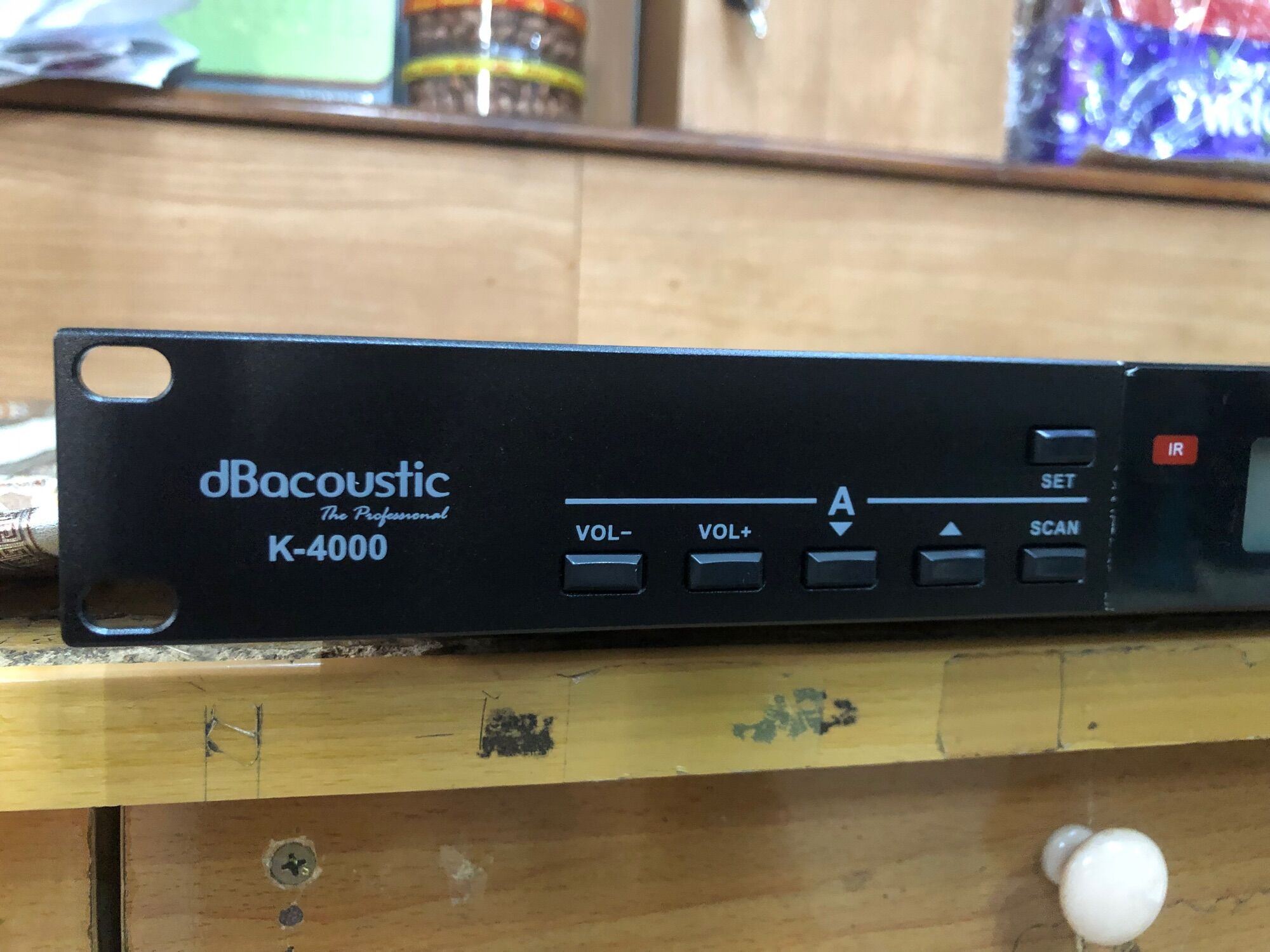 Micro karaoke không dây dBacoustic dB350Plus V2 - Hàng chính hãng SAL Việt Nam (Dòng micro cao cấp chuyên dùng cho kinh doanh quán Karaoke, gia đình)