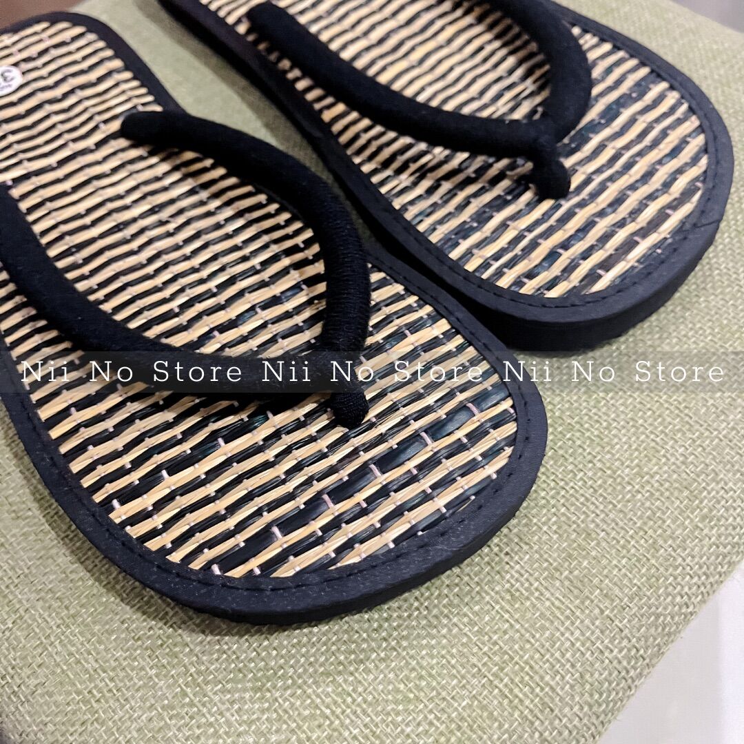 Dép chiếu cói màu đen quai nhung