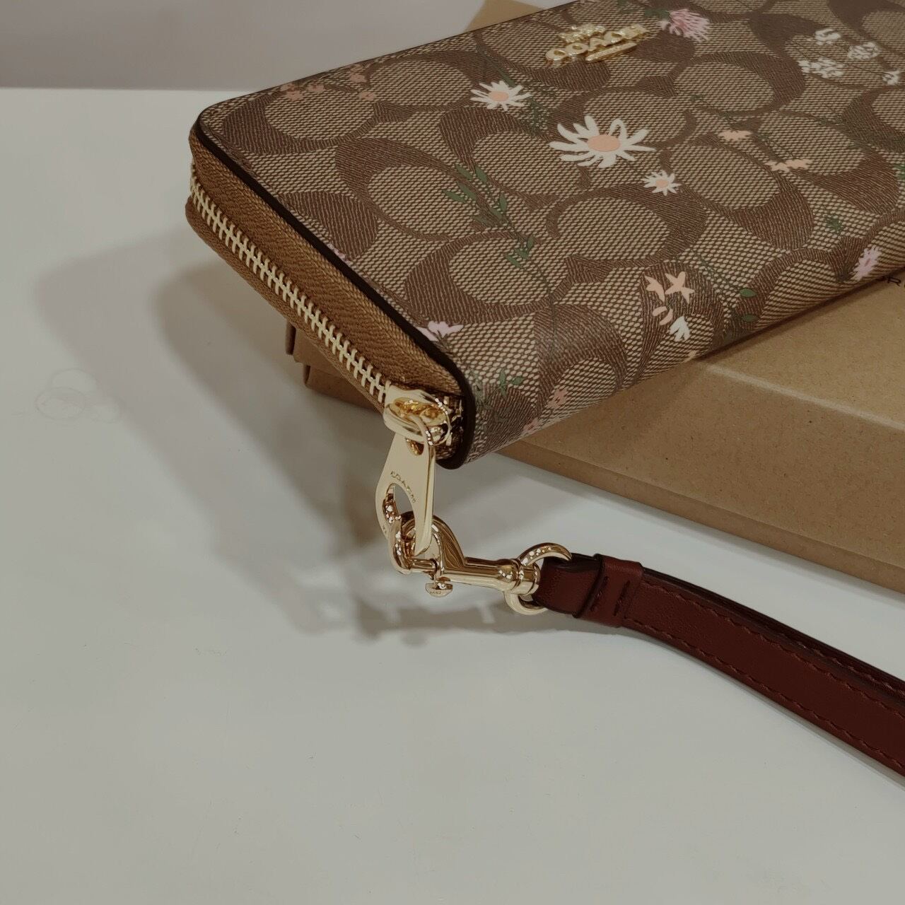 Ví C🅾️ACH Long Zip Around Wallet da thật siêu sang