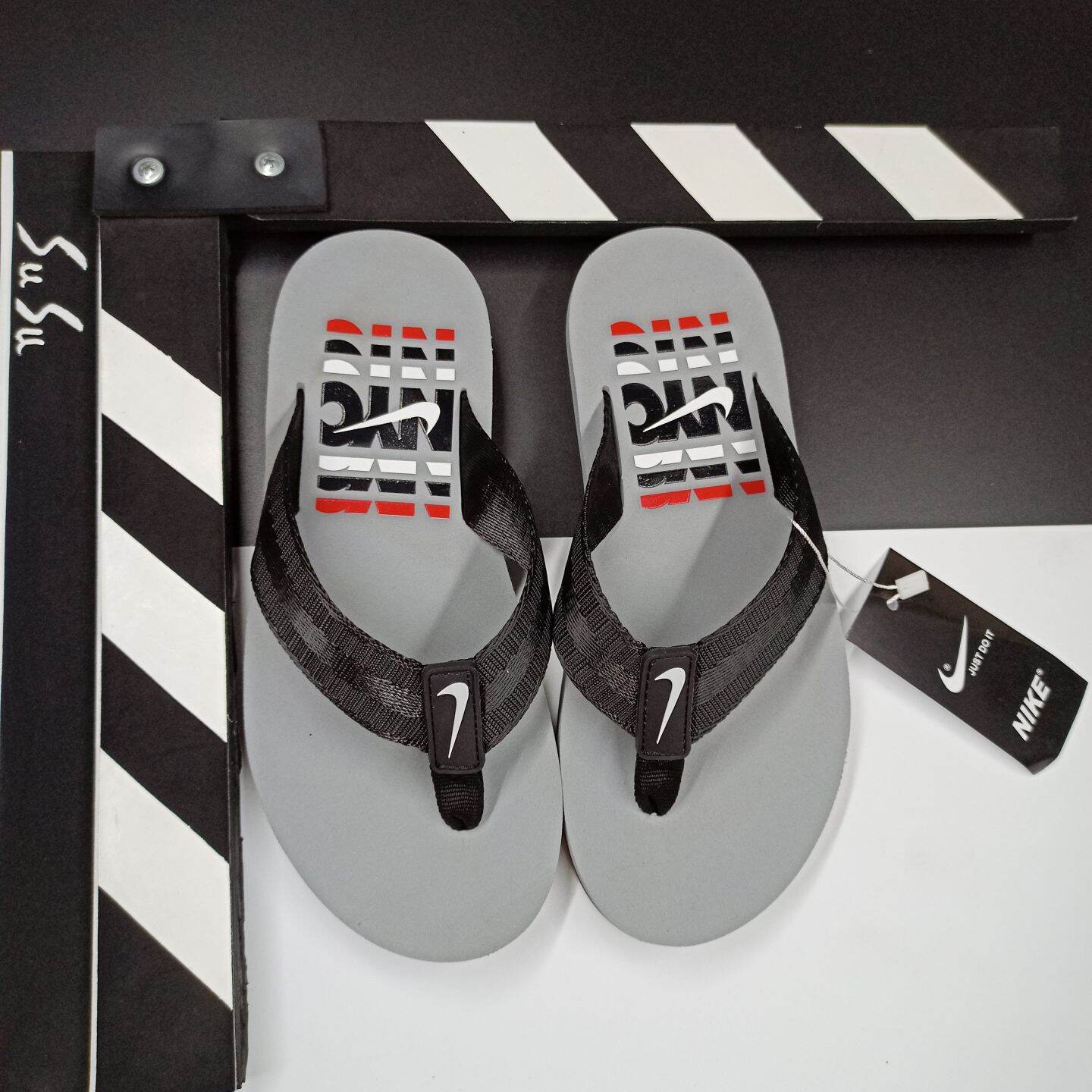 Dép Nike kẹp xỏ ngón màu xám quai đen