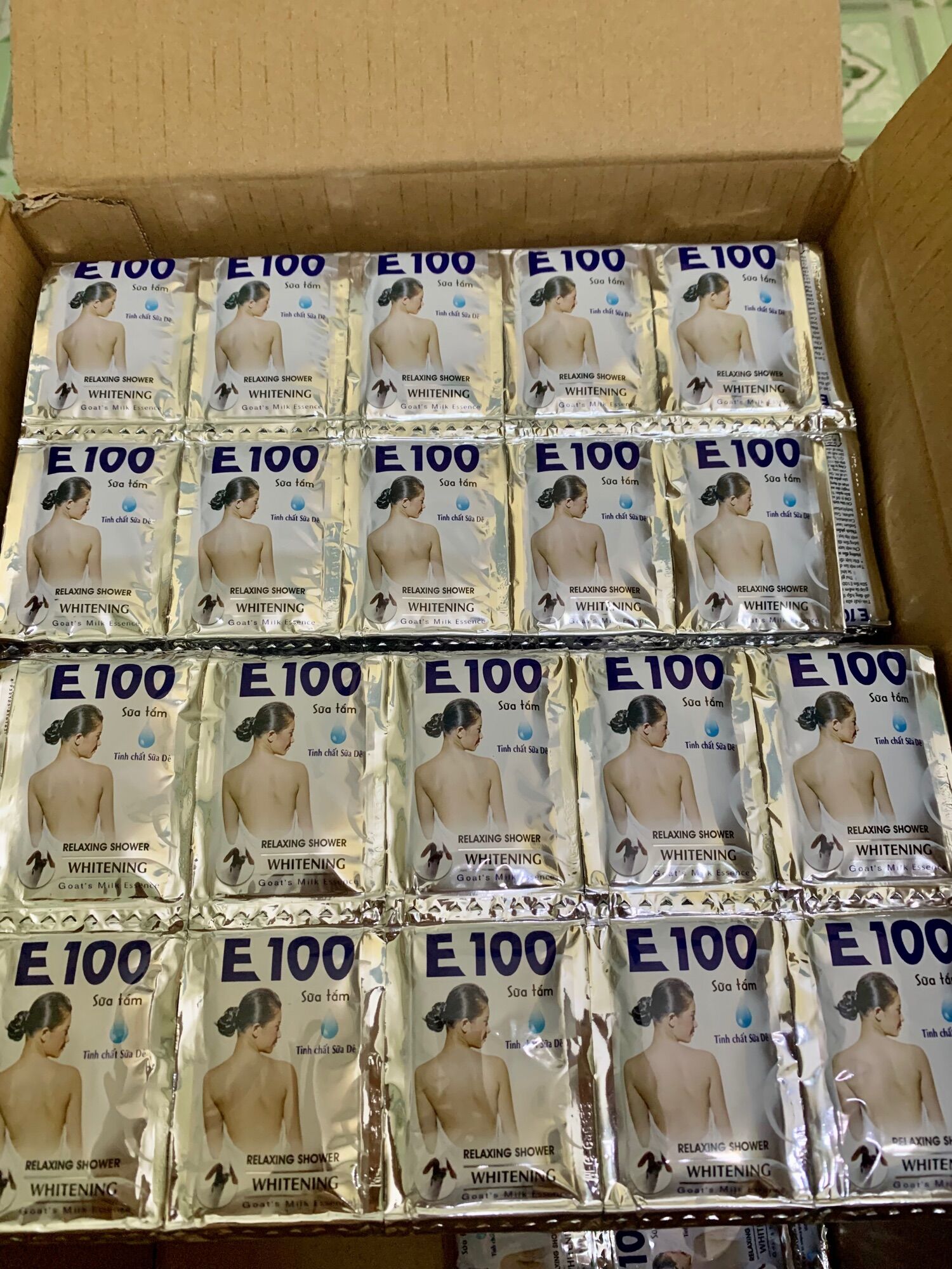 Sữa tắm trắng da E100 tinh chất sữa dê 10 dây (120 gói)