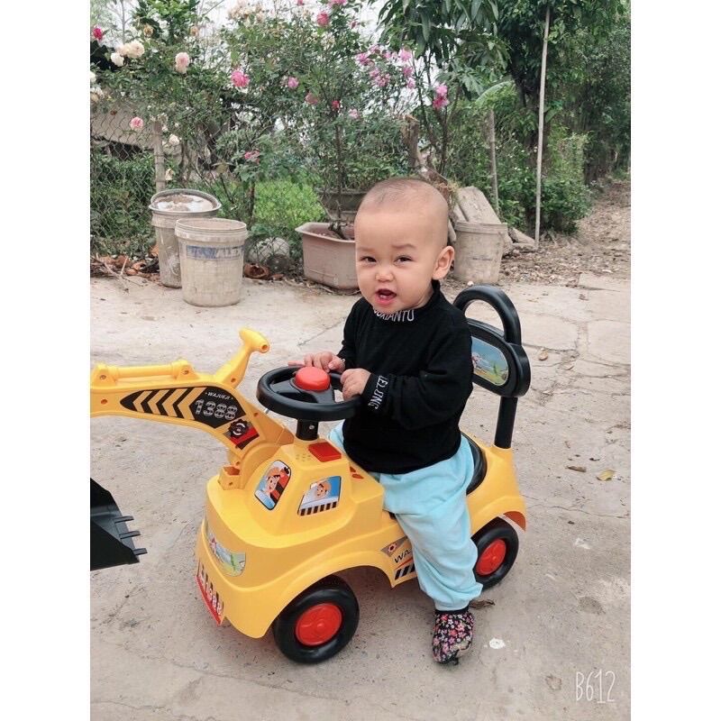 Xe Cẩu Ngồi Chòi Chân Cho Bé