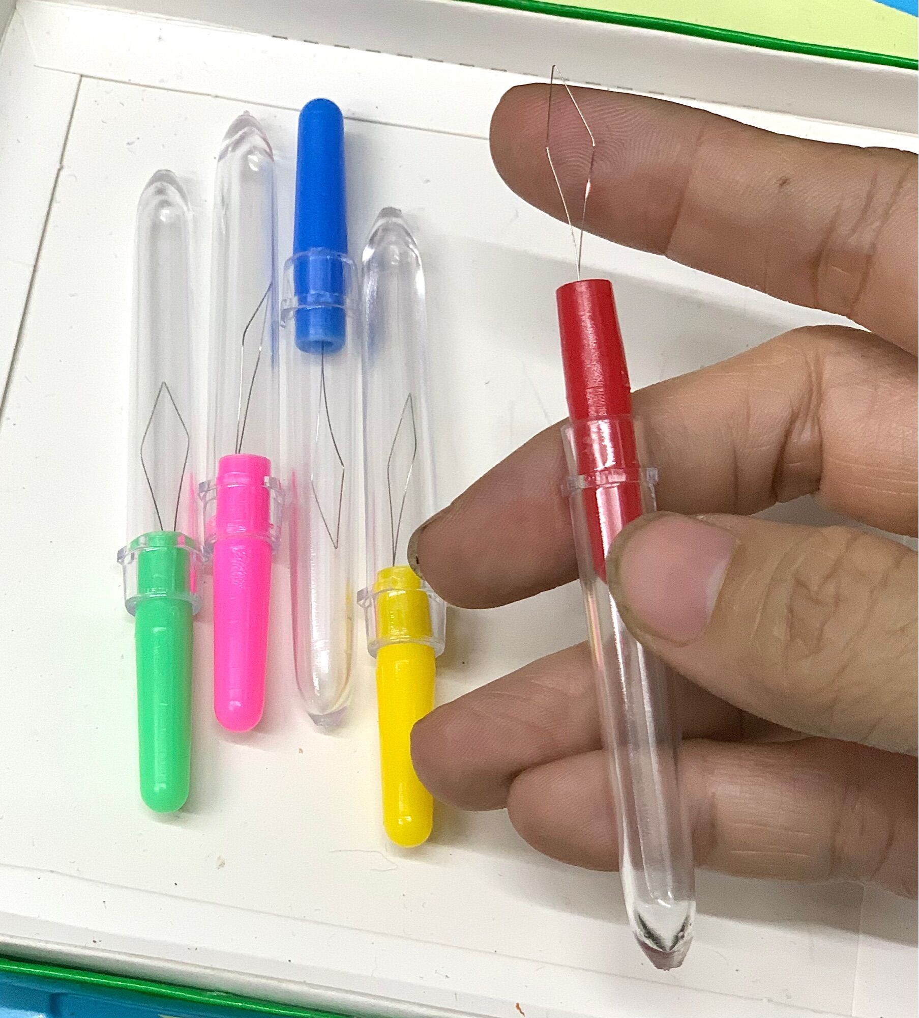 5 cây xỏ kim.