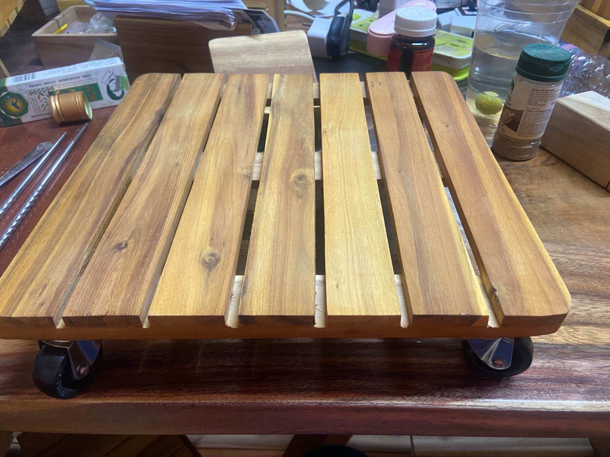Đế khay để chậu cây bánh xe vuông 40cm