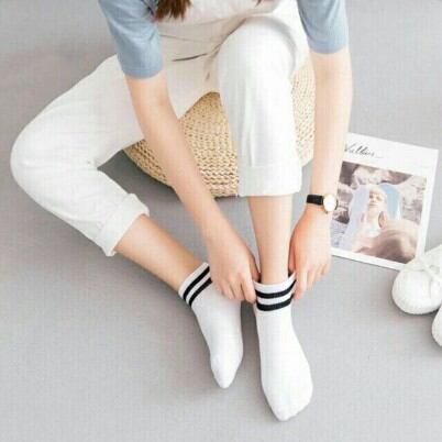 Vớ tất nữ Hàn Quốc sọc
