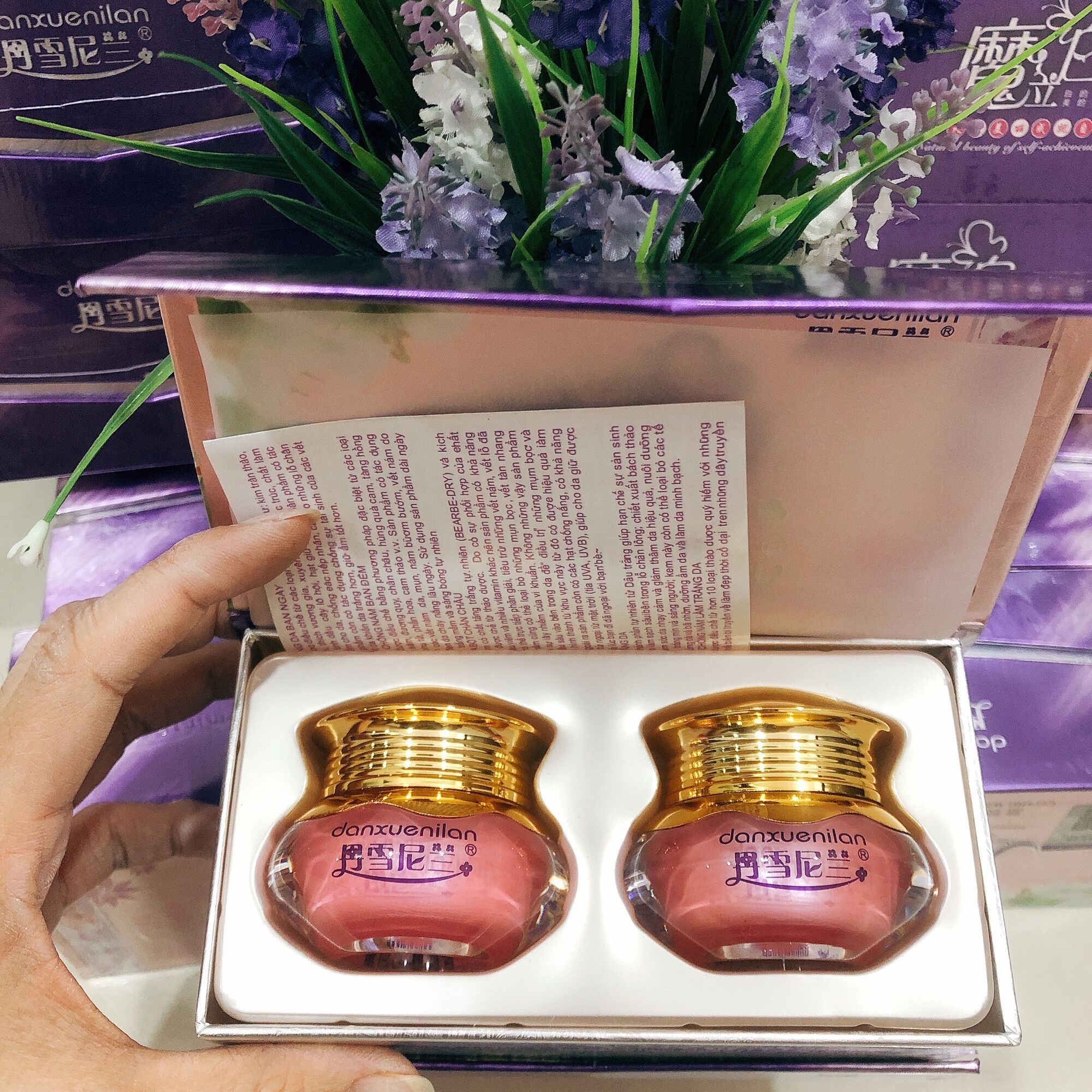 Bộ đôi ngày và đêm Hoàng Cung Hồng
