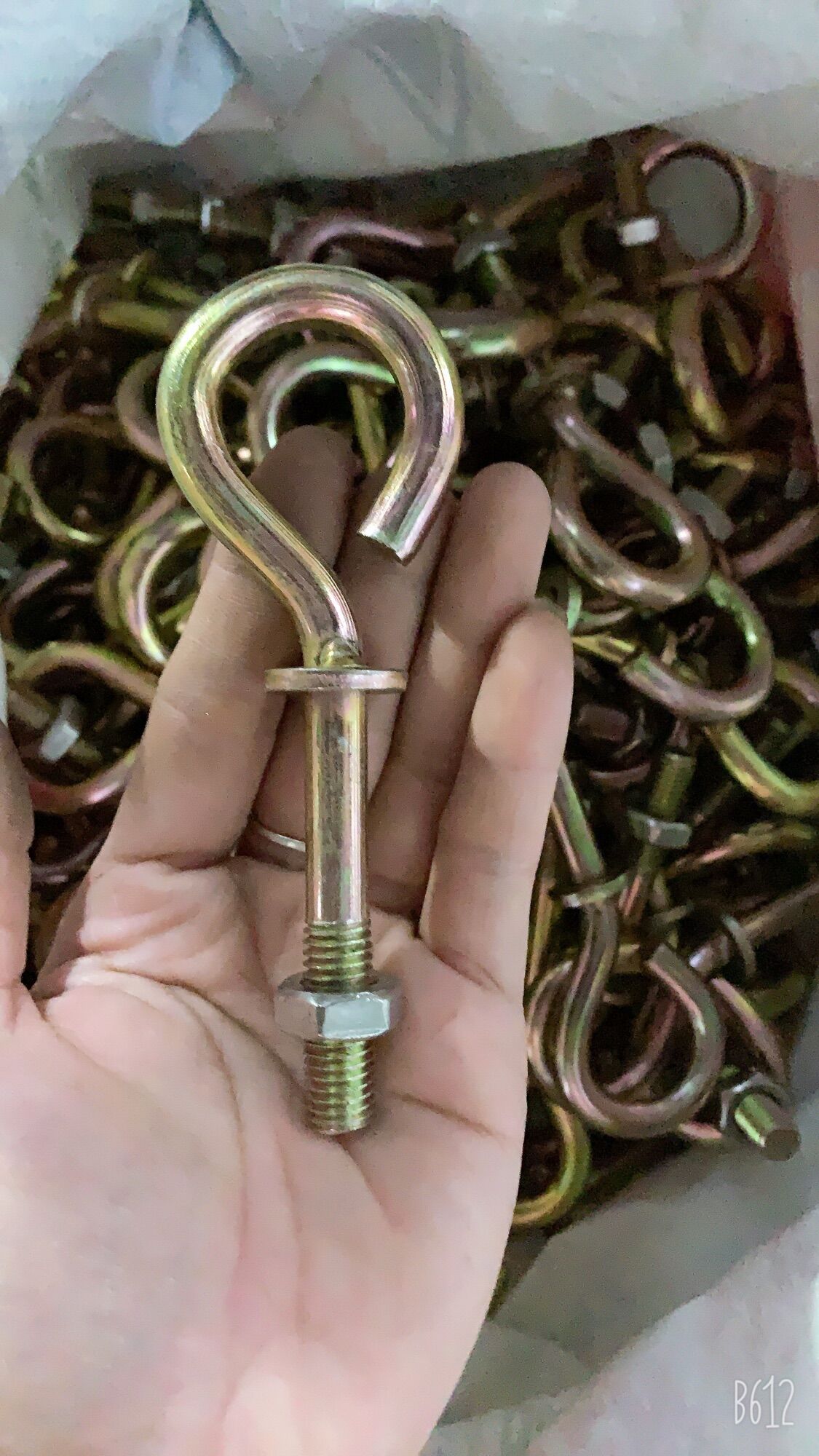M10 - bulong tán móc khoen đầu