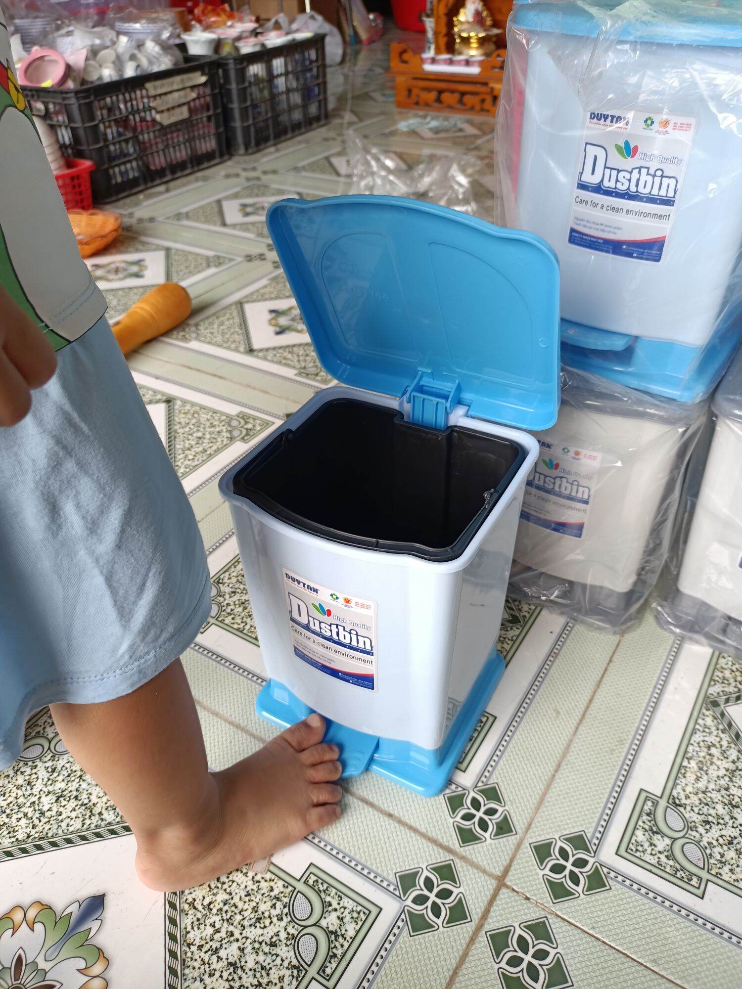 thùng rác đạp mini Duy Tân