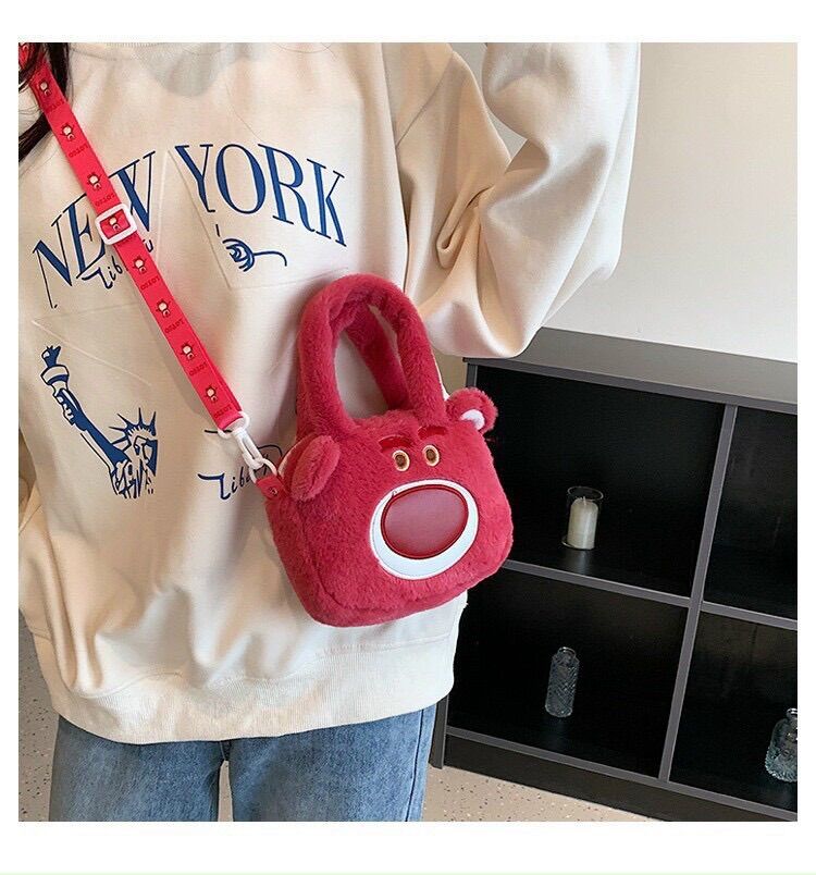 TÚI ĐEO CHÉO BÔNG GẤU DÂU LOTSO
