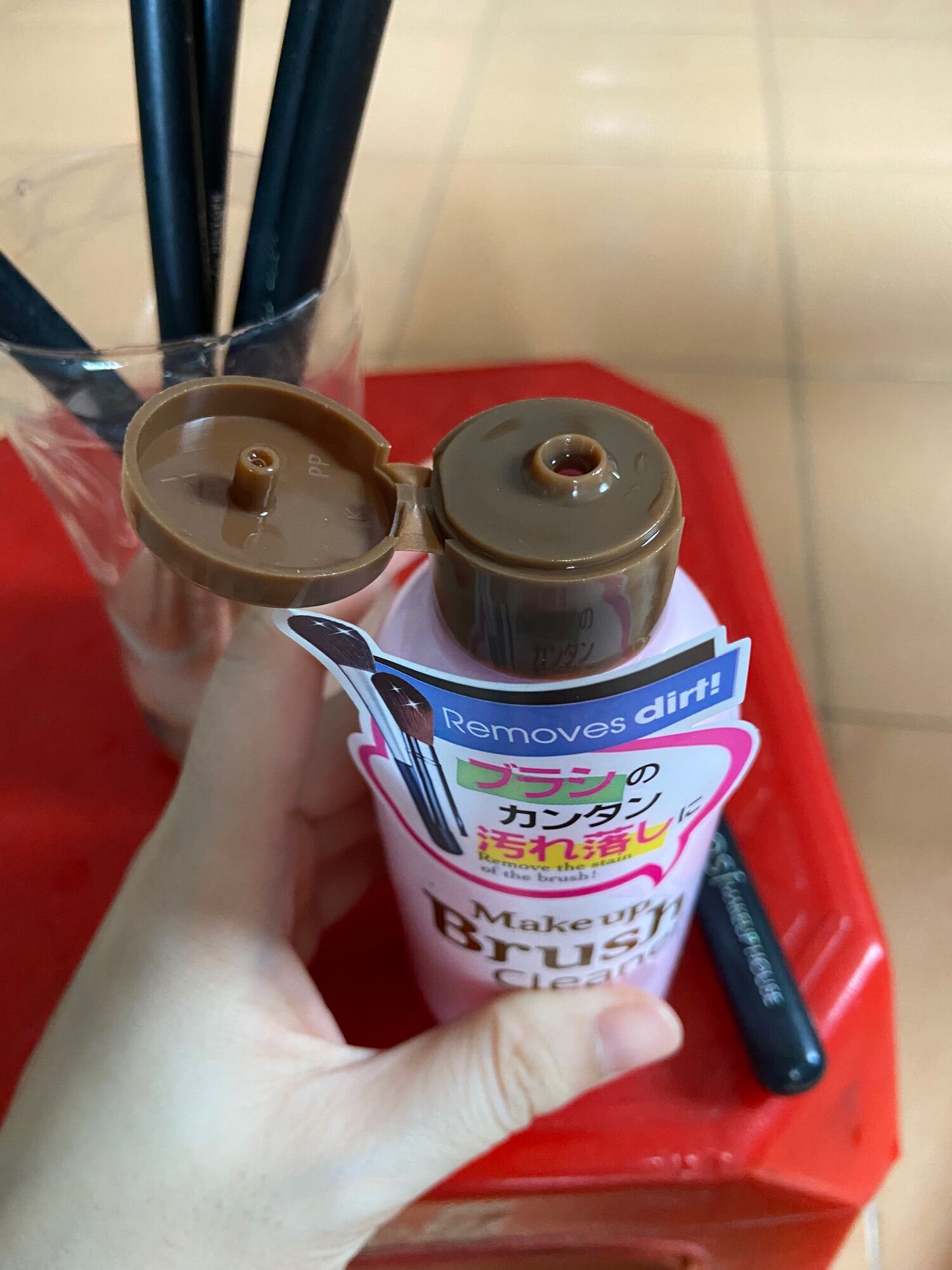 NƯỚC RỬA CỌ TRANG ĐIỂM DAISO NHẬT