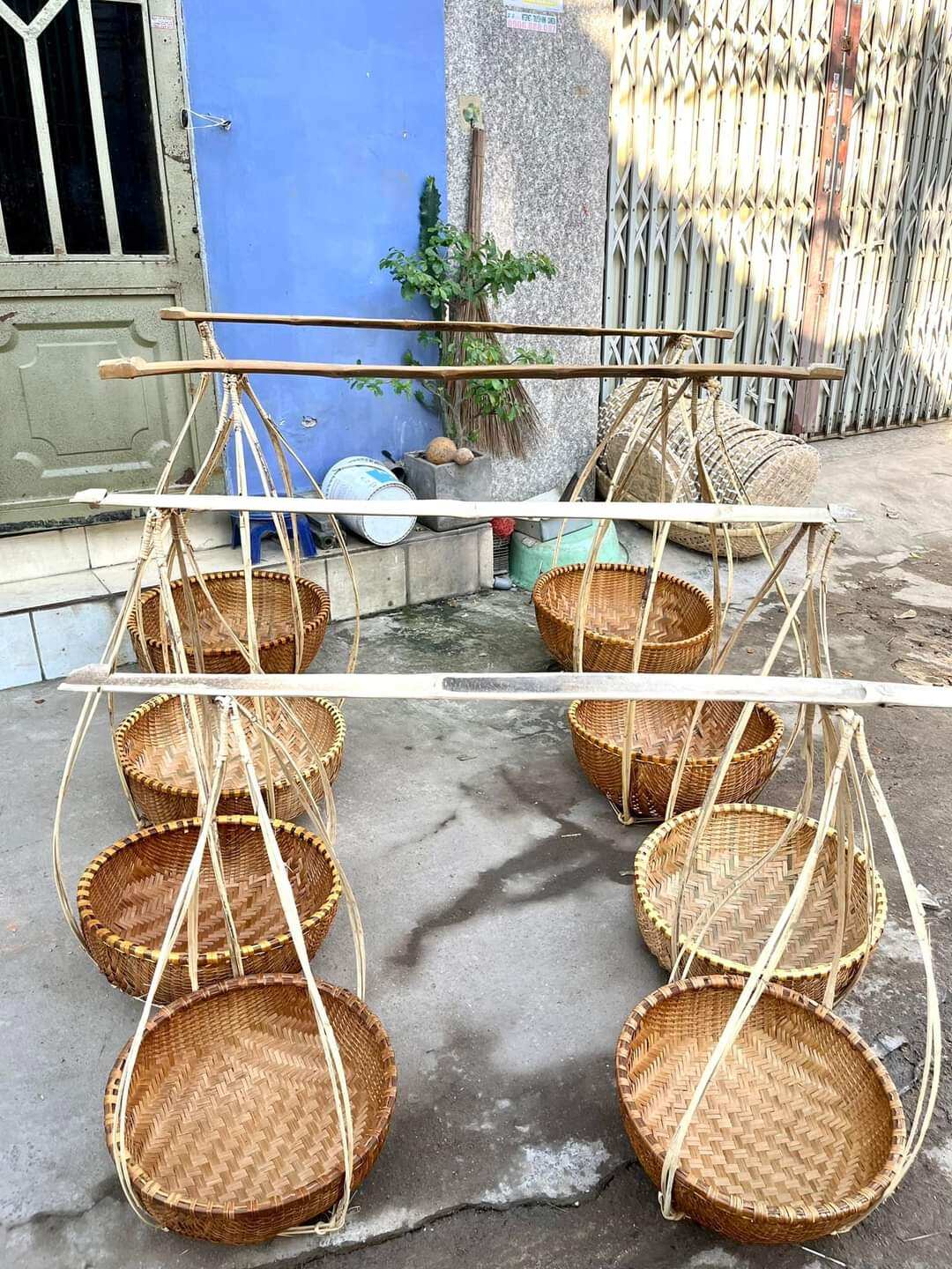 QUANG GÁNH MÂY TRE ĐAN