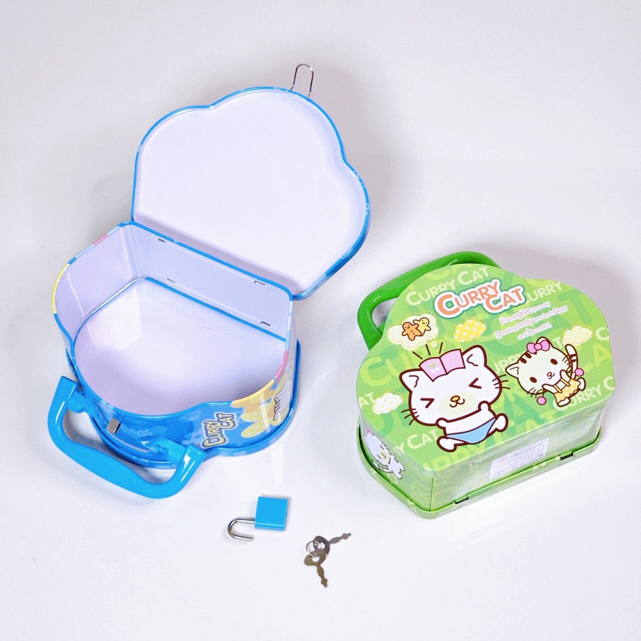 Ống heo hình Hello Kitty
