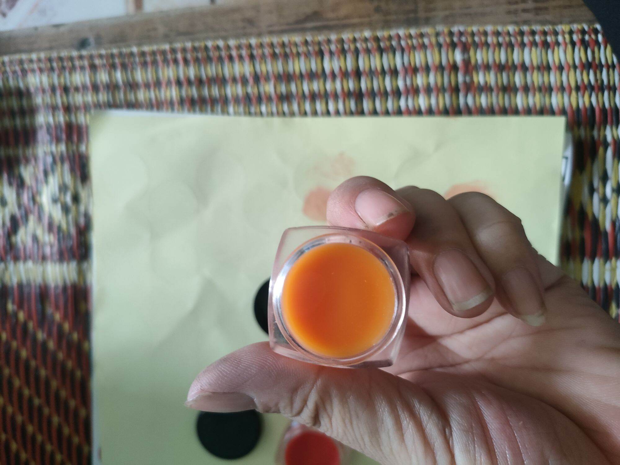 son dưỡng dạng hũ