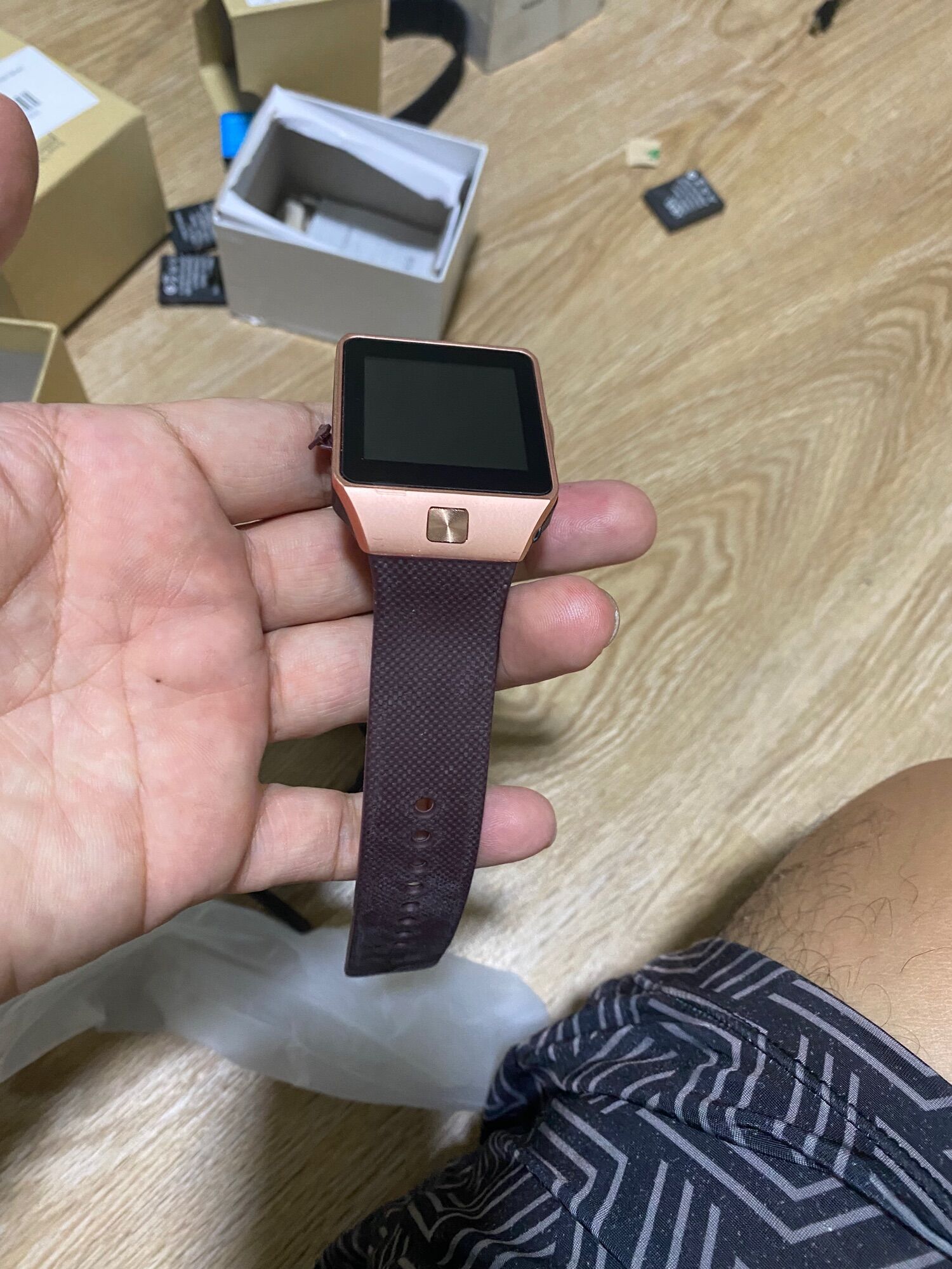 Đồng hồ thông minh gắn sim nghe gọi Dz09