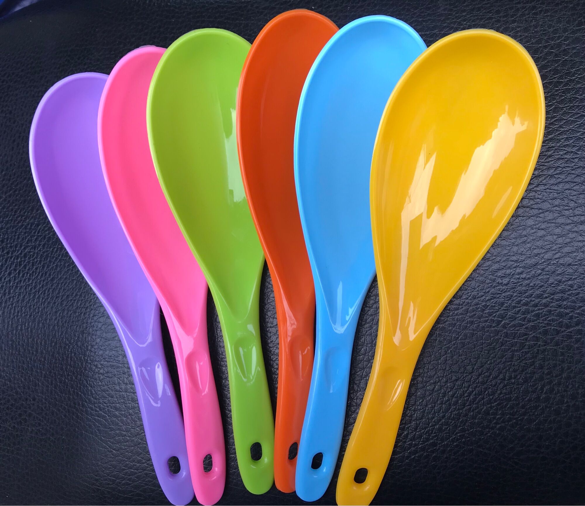 🍱 Lố 12 Cái Vá Cơm Nhựa Dẻo NHIỀU MÀU ( Dài 21cm,Hình thật)