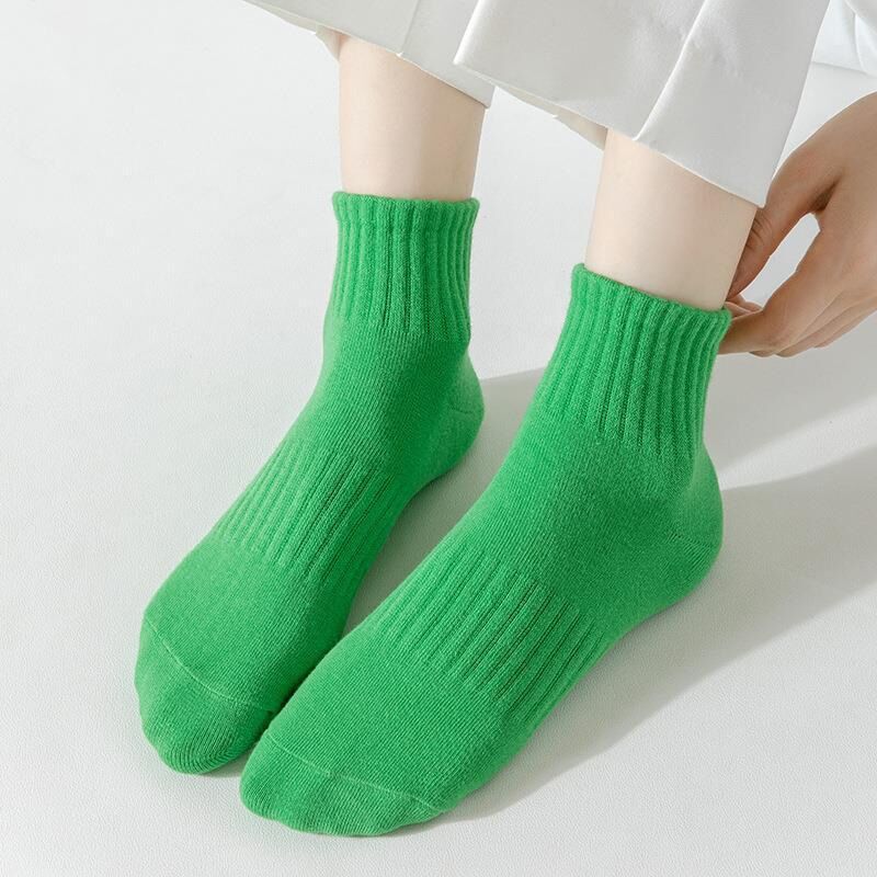 tất (vớ) trơn cổ ngắn trên mắc cá chân